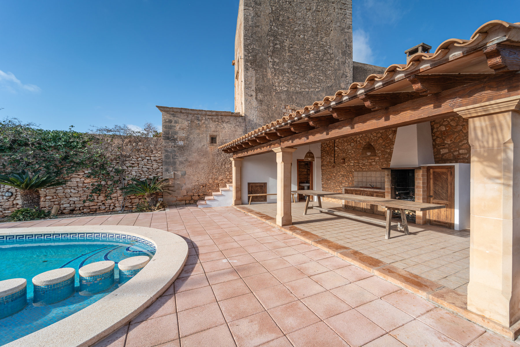 1394-Country-Estate-for-sale-with-swimming-pool-in-Santanyi-5.jpg Landhaus in Santanyí mit Pool, 5 Schlafzimmern & Terrassen