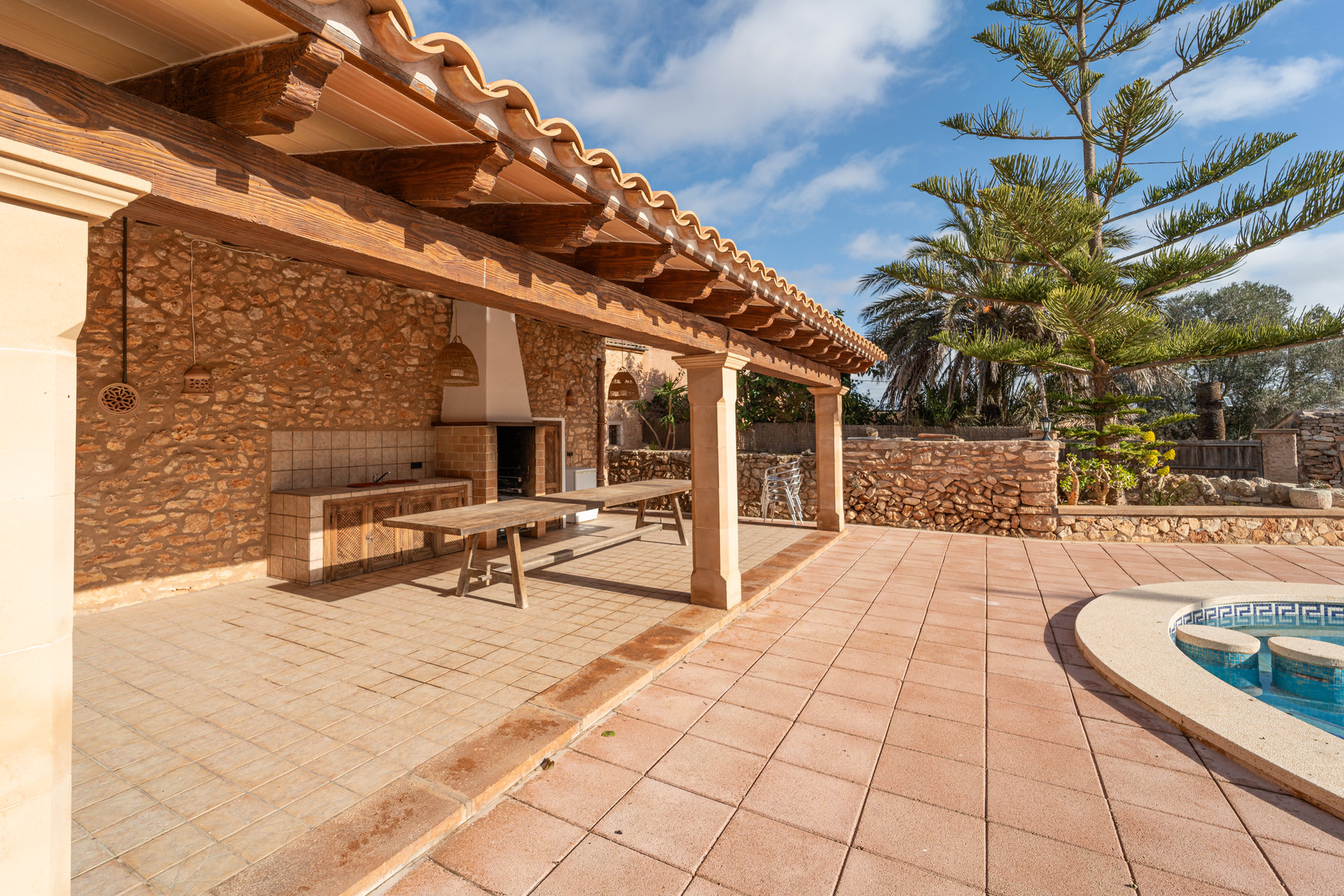 1394-Country-Estate-for-sale-with-swimming-pool-in-Santanyi-7.jpg Landhaus in Santanyí mit Pool, 5 Schlafzimmern & Terrassen