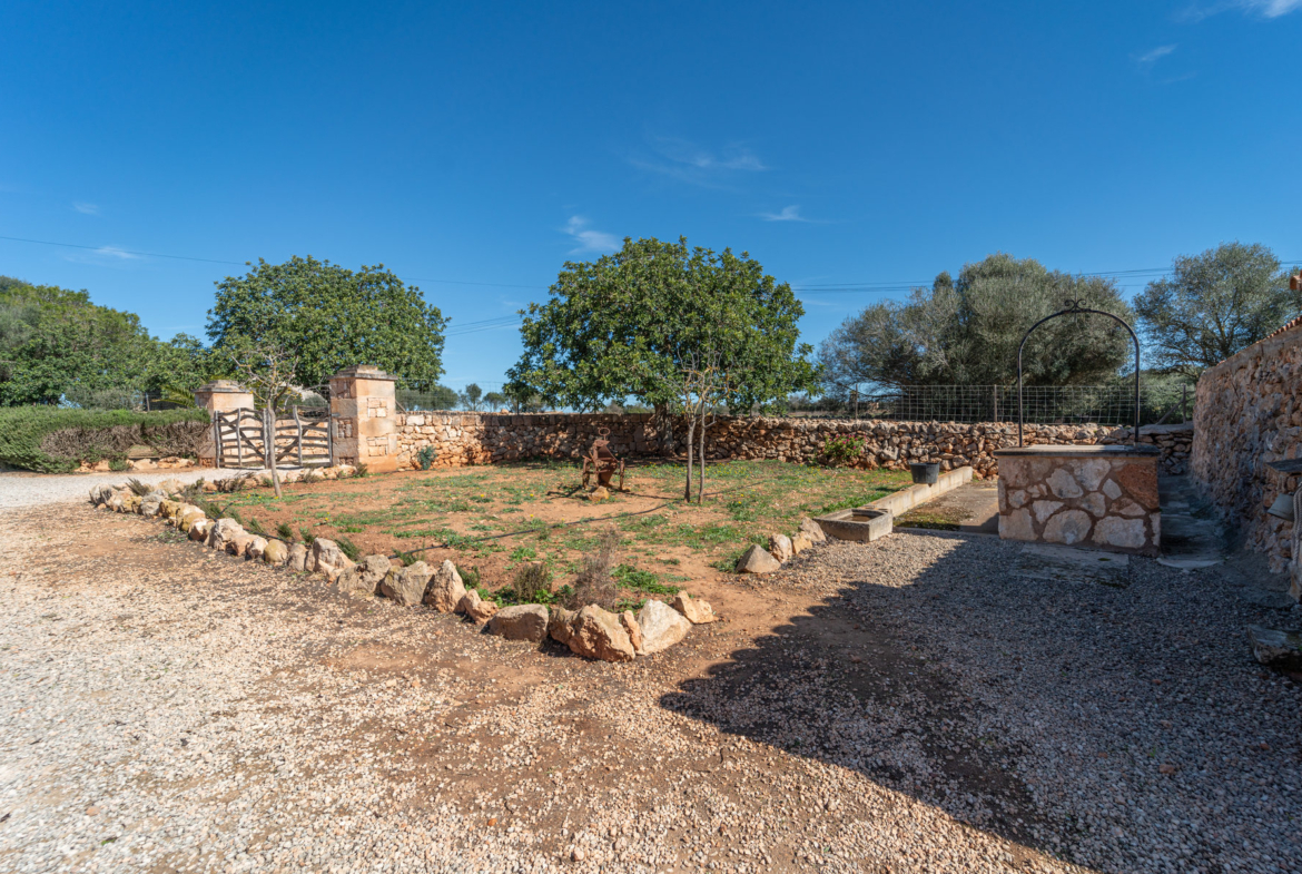 Country House with Pool for Rent Near Ses Salines, Mallorca