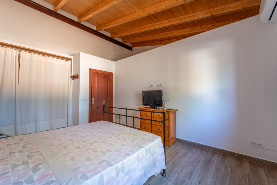 Country House with Pool for Rent Near Ses Salines, Mallorca