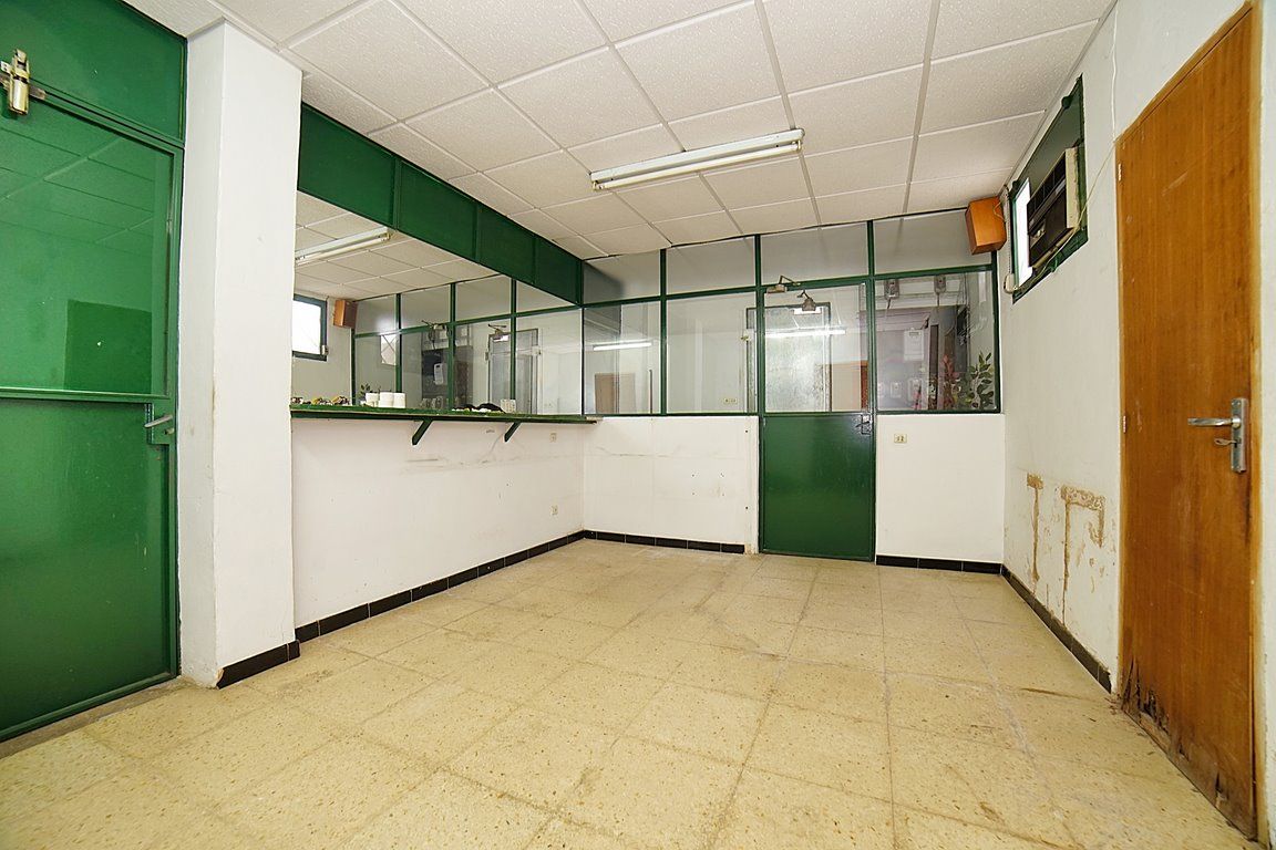 Casa de pueblo en venta en Binissalem con patio y nave anexa