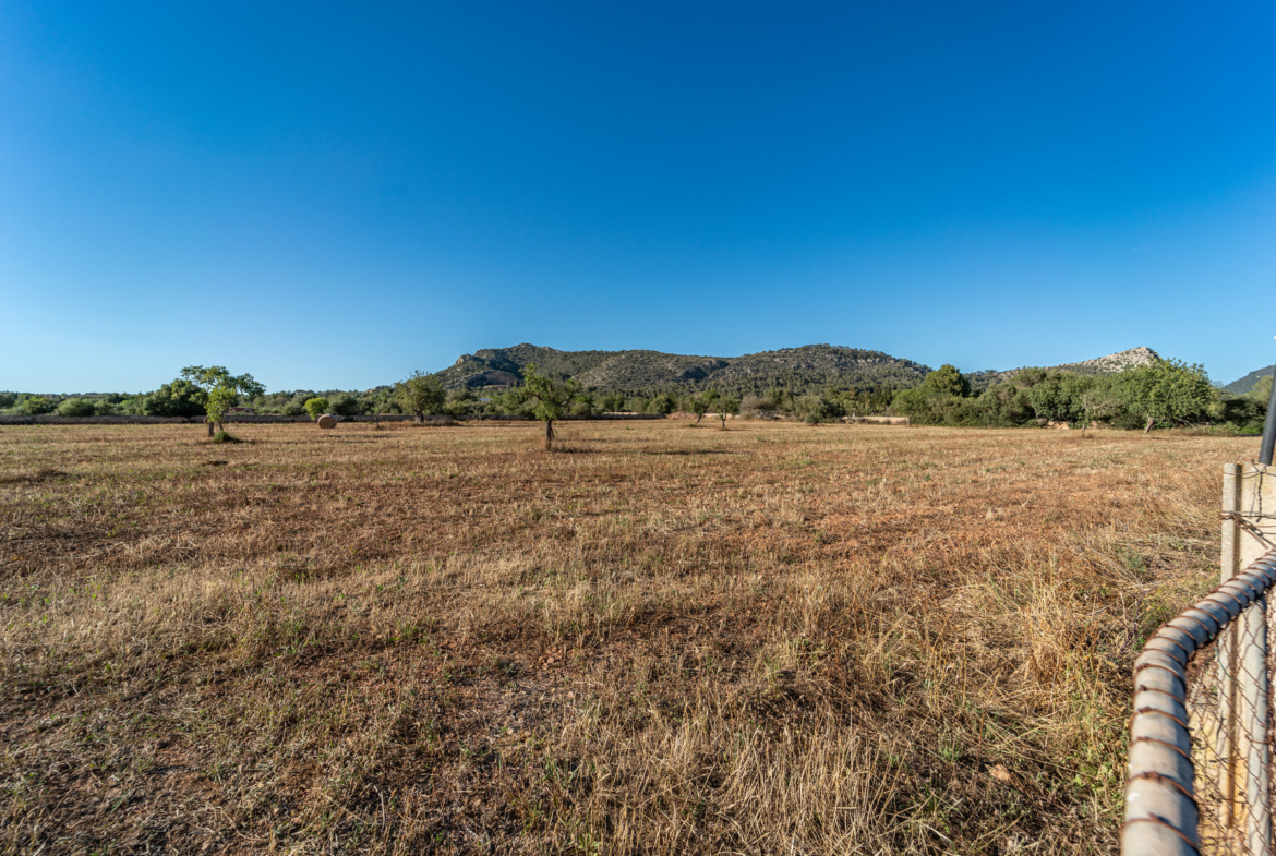 Rustikale Finca mit eigenem Brunnen und Bergblick bei Llucmajor