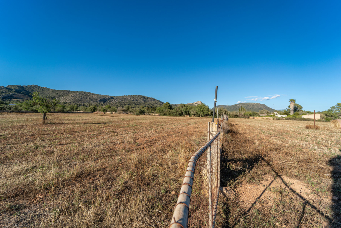 Rustikale Finca mit eigenem Brunnen und Bergblick bei Llucmajor