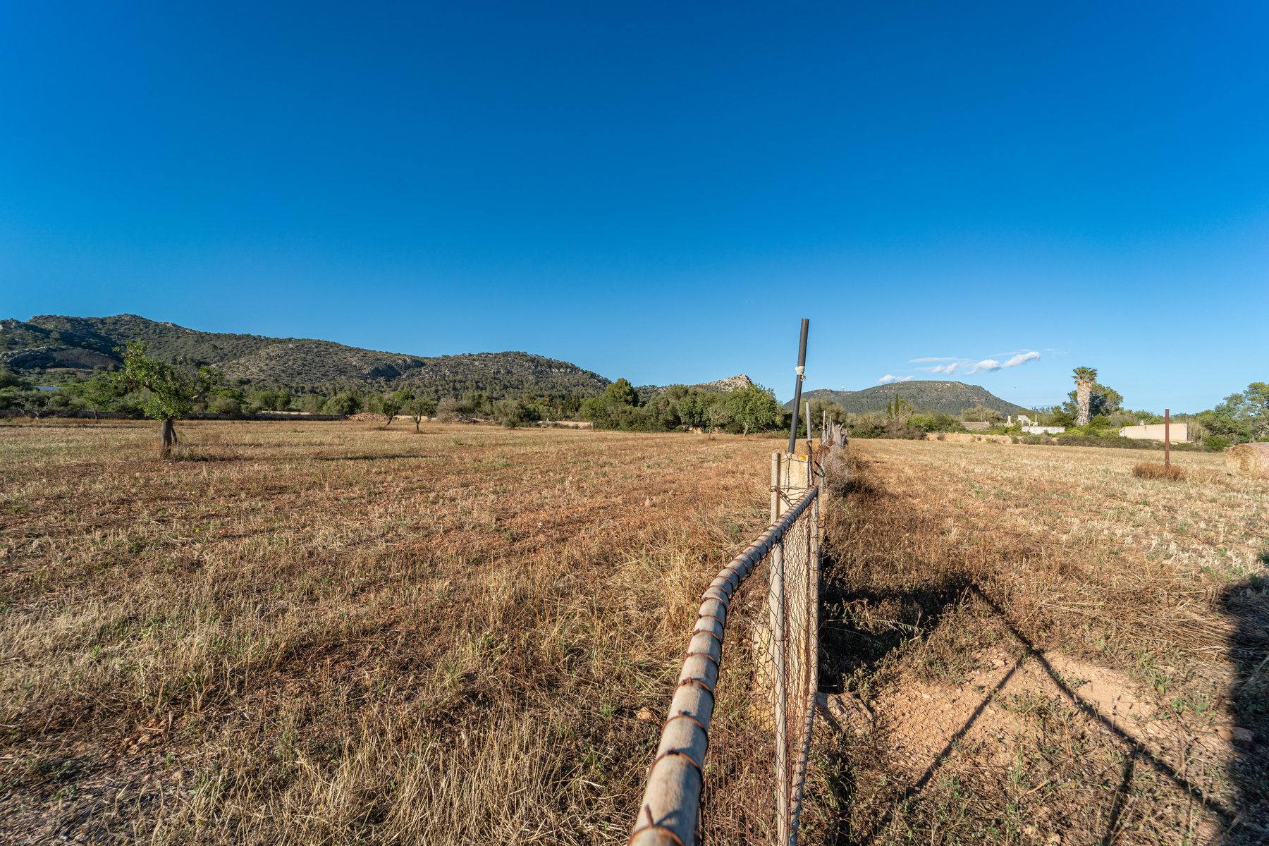 1408-Country-Estate-for-sale-next-to-Llucmajor.14.jpg Rustikale Finca mit eigenem Brunnen und Bergblick bei Llucmajor