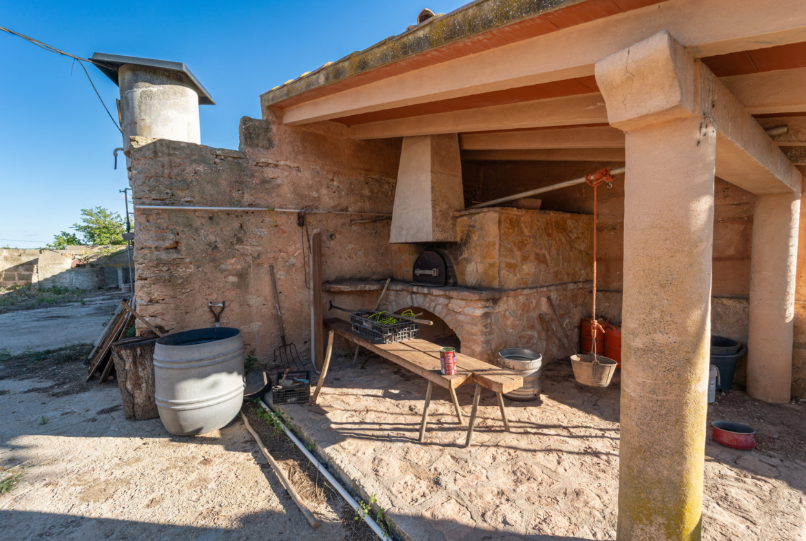 Rustikale Finca mit eigenem Brunnen und Bergblick bei Llucmajor