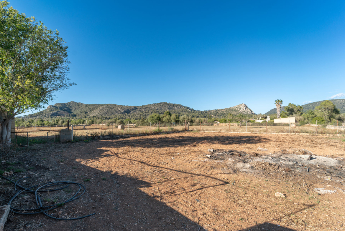 Rustikale Finca mit eigenem Brunnen und Bergblick bei Llucmajor