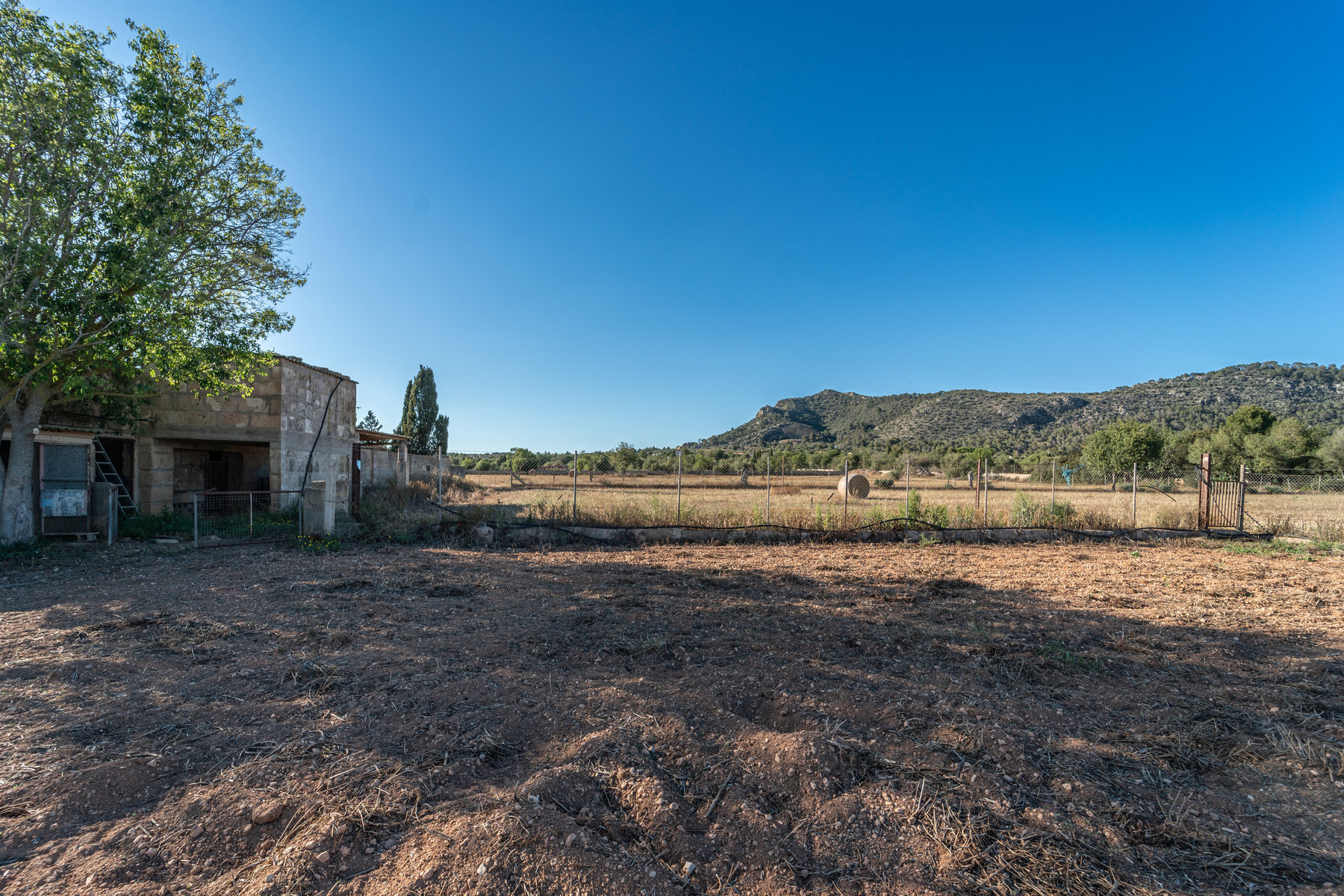 1408-Country-Estate-for-sale-next-to-Llucmajor.9.jpg Rustikale Finca mit eigenem Brunnen und Bergblick bei Llucmajor