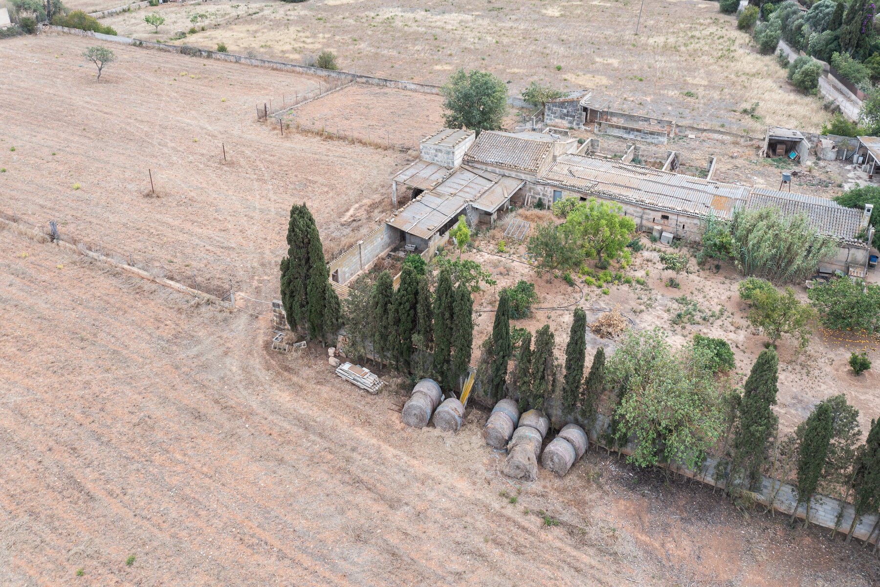 1409-Big-country-Estate-for-sale-next-to-Llucmajor.-1-2.jpg Rustikale Finca mit eigenem Brunnen und Bergblick bei Llucmajor