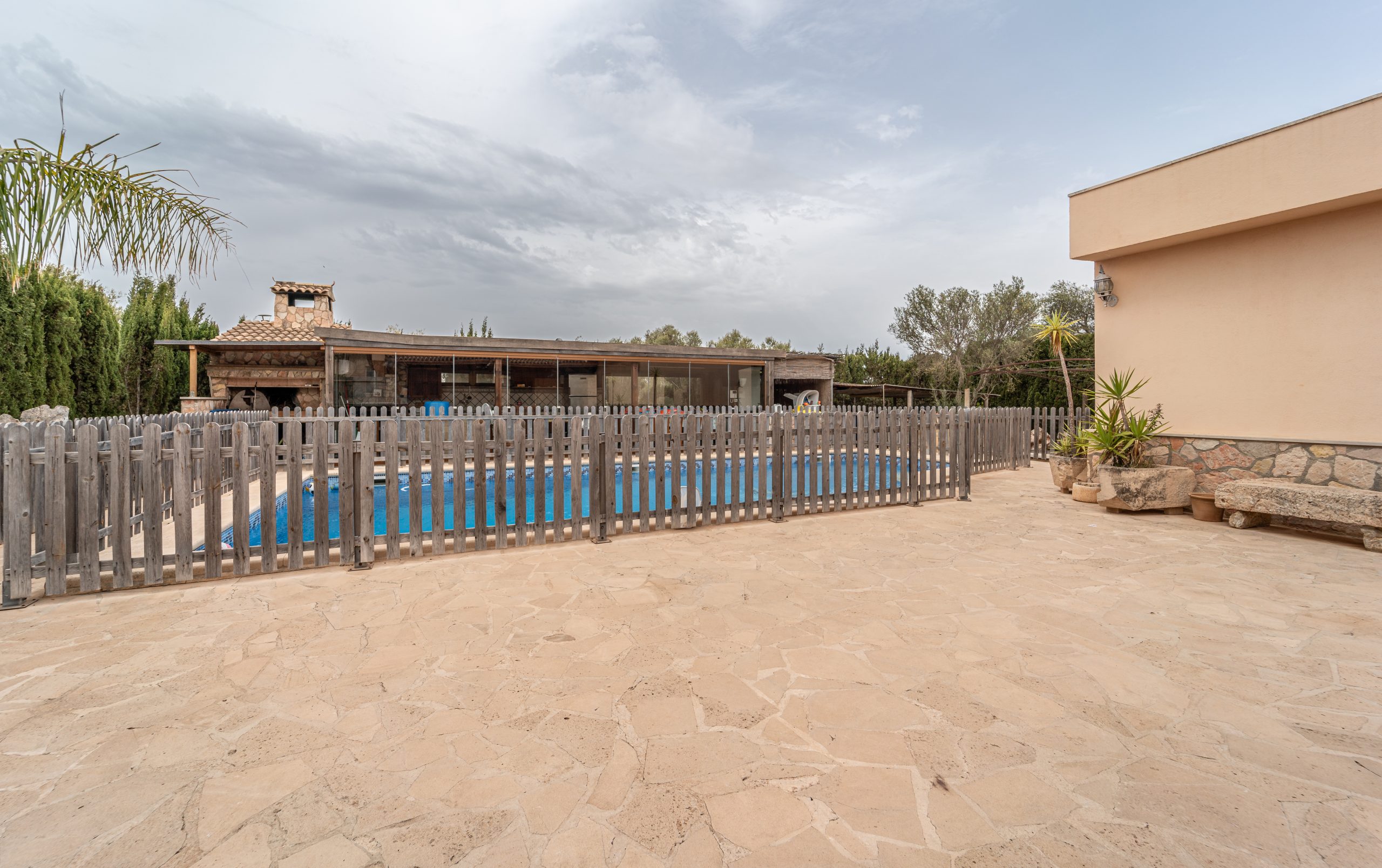 1411-Spacious-villa-for-sale-in-Portocolom-with-swimming-pool.-1-scaled.jpg Chalet independiente con vistas al mar en Portocolom: 490 m² y piscina