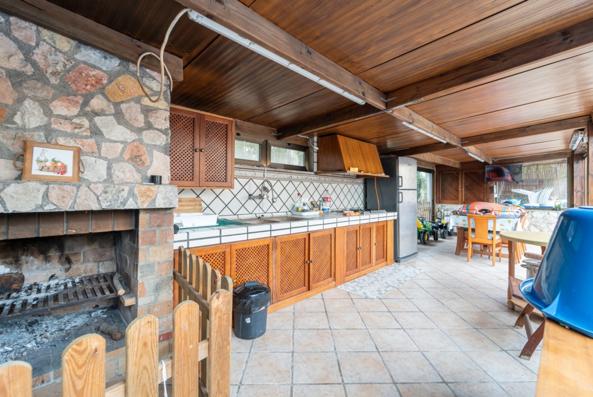 Chalet independiente con vistas al mar en Portocolom: 490 m² y piscina