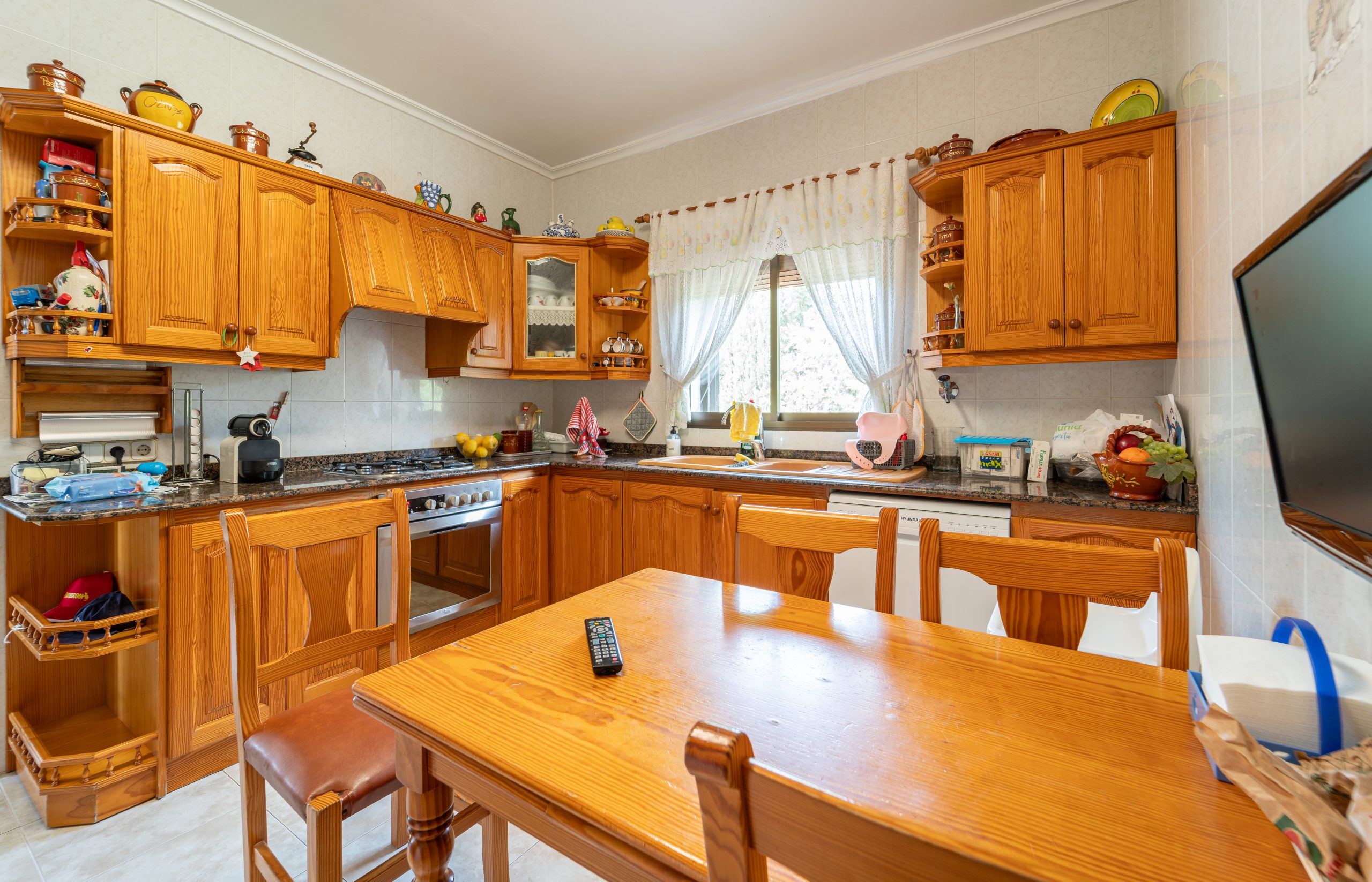 1411-Spacious-villa-for-sale-in-Portocolom-with-swimming-pool.-18-scaled.jpg Chalet independiente con vistas al mar en Portocolom: 490 m² y piscina