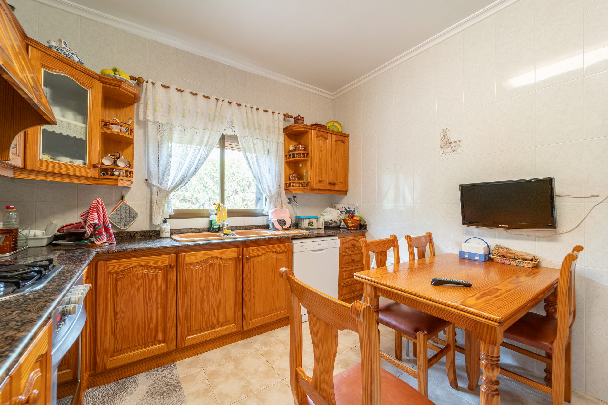1411-Spacious-villa-for-sale-in-Portocolom-with-swimming-pool.-19-scaled.jpg Chalet independiente con vistas al mar en Portocolom: 490 m² y piscina