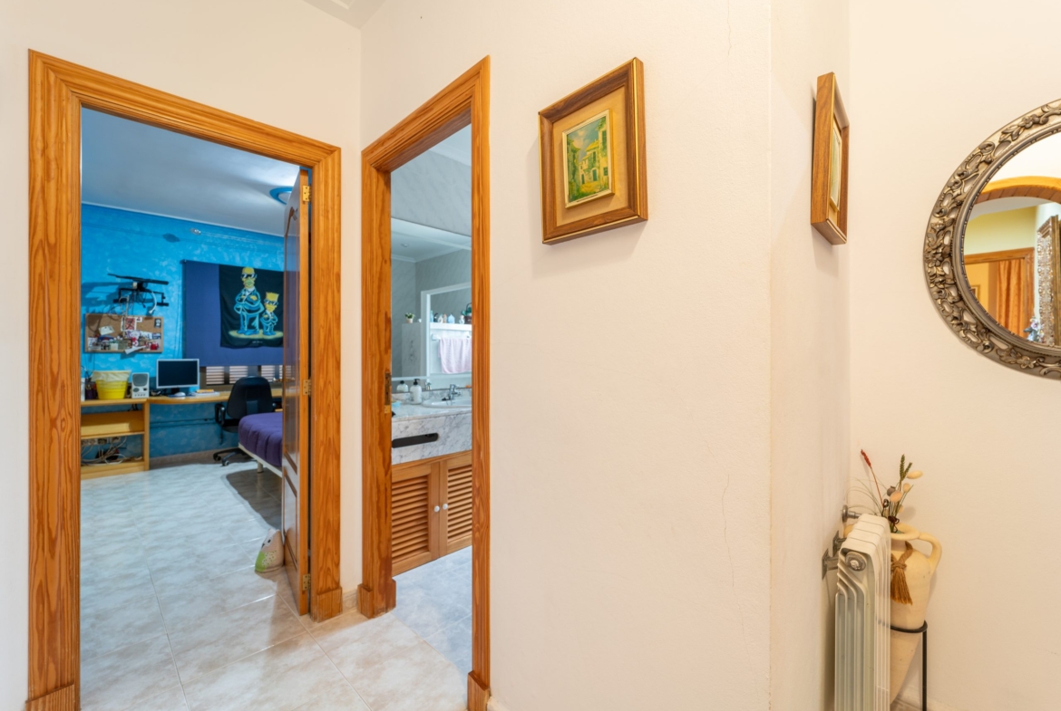 Chalet independiente con vistas al mar en Portocolom: 490 m² y piscina