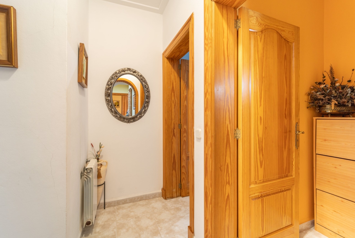 Chalet independiente con vistas al mar en Portocolom: 490 m² y piscina