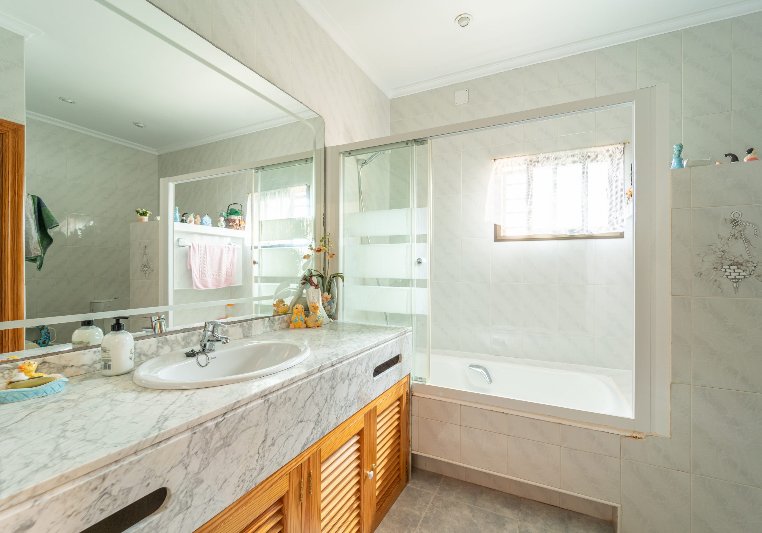 1411-Spacious-villa-for-sale-in-Portocolom-with-swimming-pool.-28-scaled.jpg Chalet independiente con vistas al mar en Portocolom: 490 m² y piscina