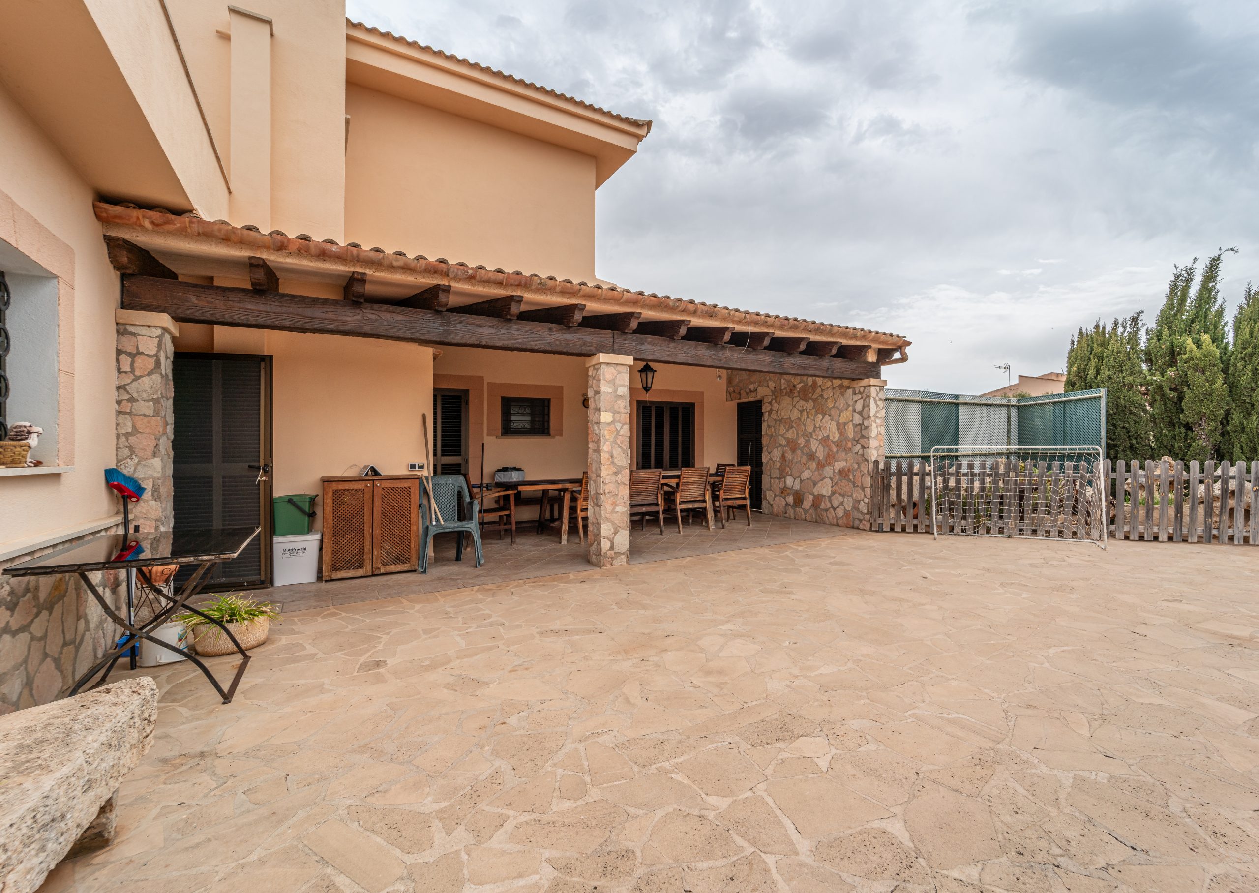1411-Spacious-villa-for-sale-in-Portocolom-with-swimming-pool.-4-scaled.jpg Chalet independiente con vistas al mar en Portocolom: 490 m² y piscina