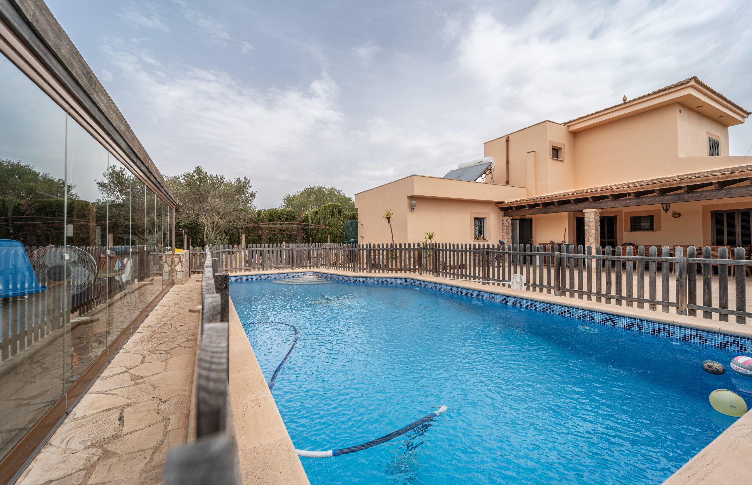 1411-Spacious-villa-for-sale-in-Portocolom-with-swimming-pool.-7-scaled.jpg Chalet independiente con vistas al mar en Portocolom: 490 m² y piscina