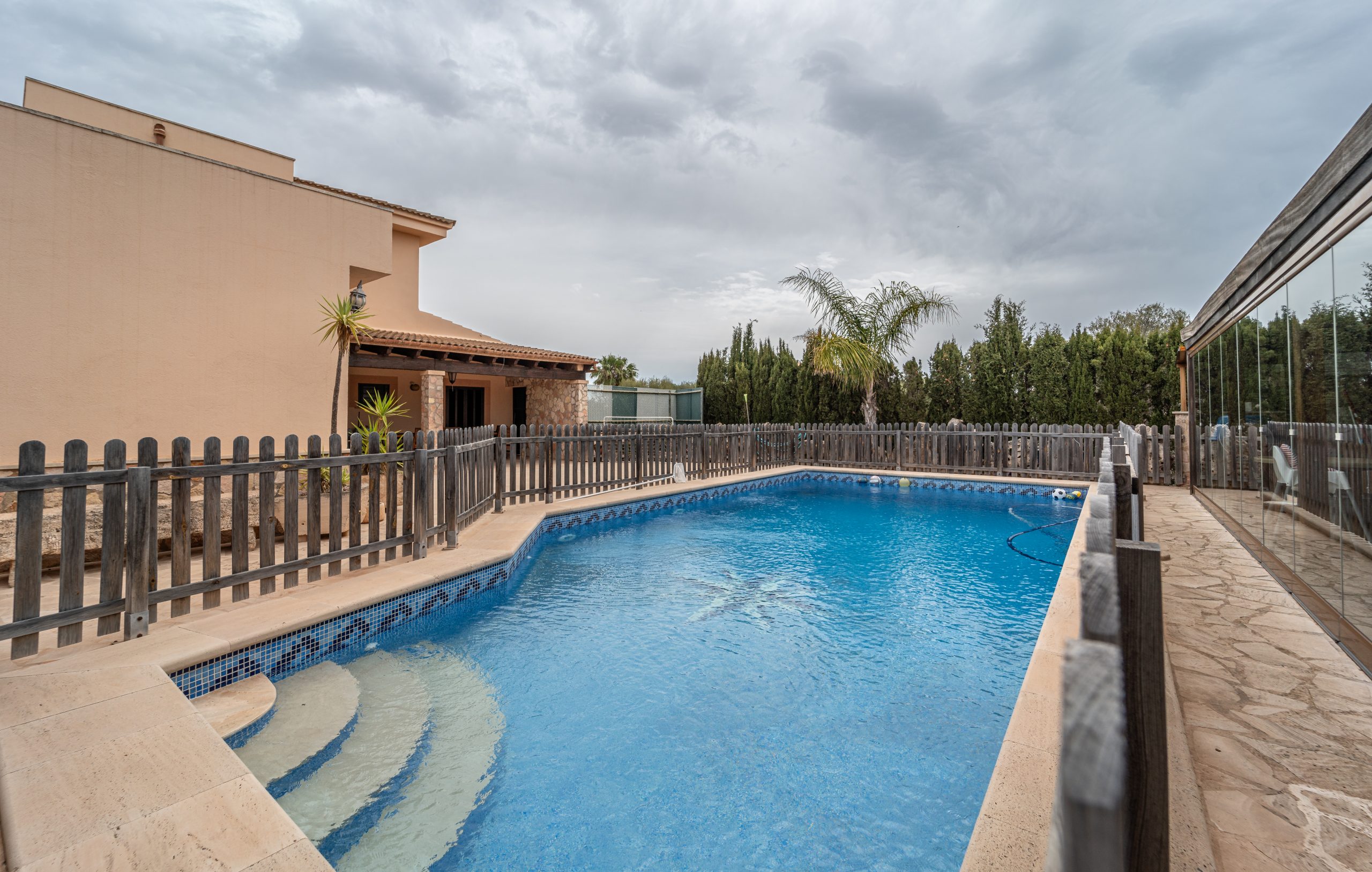 1411-Spacious-villa-for-sale-in-Portocolom-with-swimming-pool.-8-scaled.jpg Chalet independiente con vistas al mar en Portocolom: 490 m² y piscina