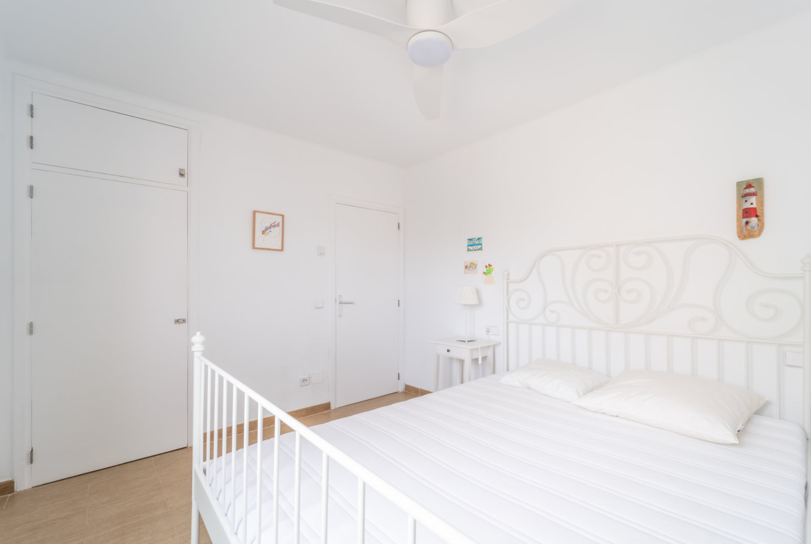 Piso reformado con balcón en Colonia de Sant Jordi · 3 hab.