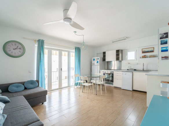 Piso reformado con balcón en Colonia de Sant Jordi · 3 hab.