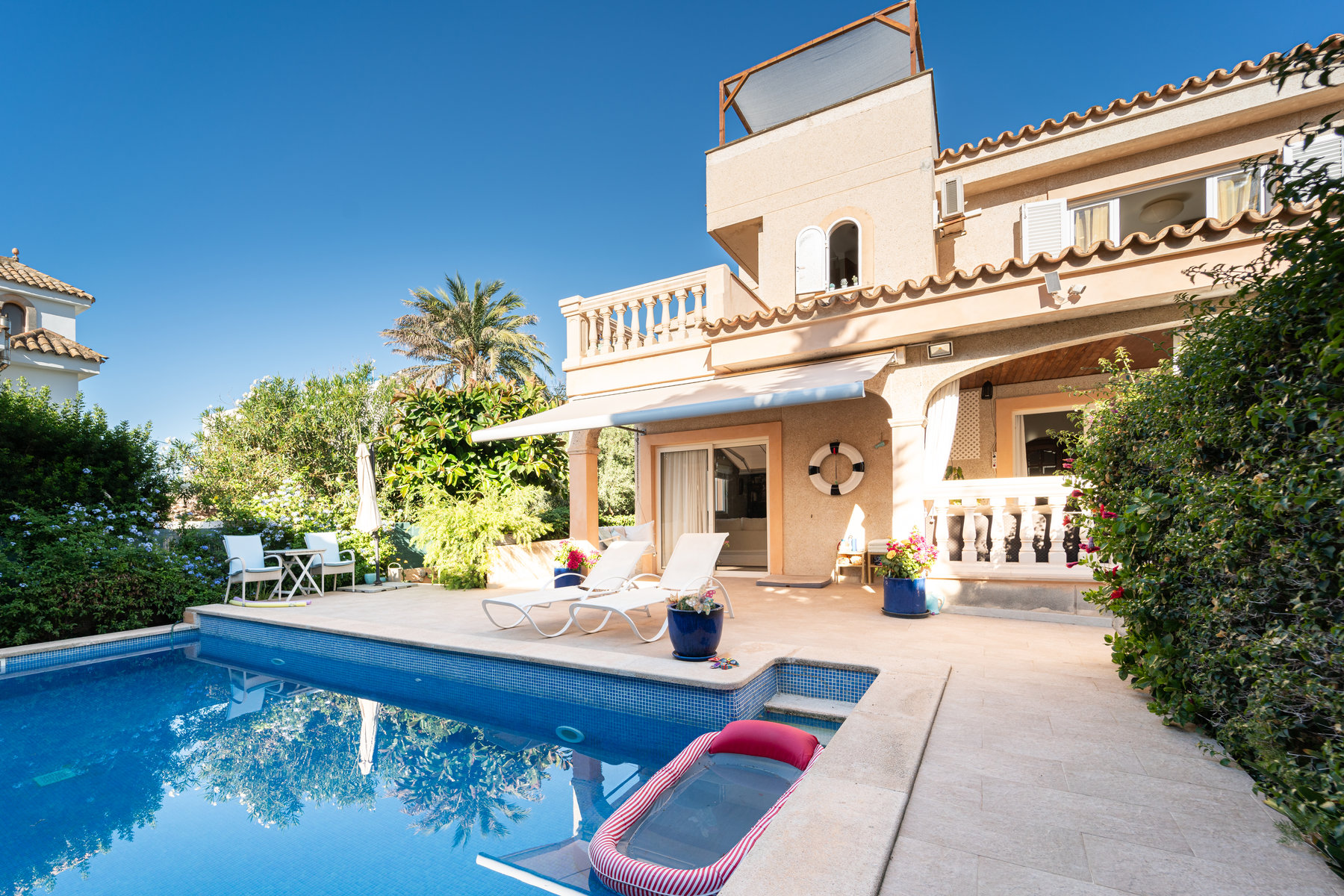 1427-Amazing-villa-for-sale-with-swimming-pool-next-to-the-sea-in-Ciudad-Jardin-Palma.1.jpg Chalet con piscina y vistas al mar en Ciudad Jardín, Palma — 261 m², 5 dorm., 3 plantas