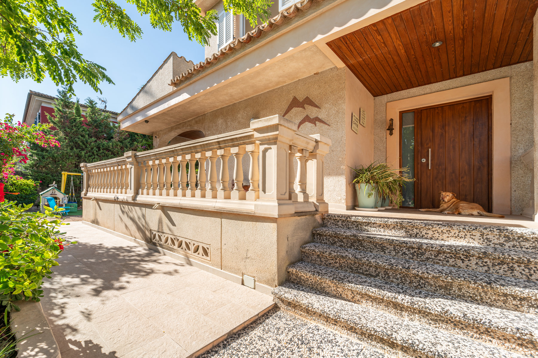 1427-Amazing-villa-for-sale-with-swimming-pool-next-to-the-sea-in-Ciudad-Jardin-Palma.12.jpg Chalet con piscina y vistas al mar en Ciudad Jardín, Palma — 261 m², 5 dorm., 3 plantas