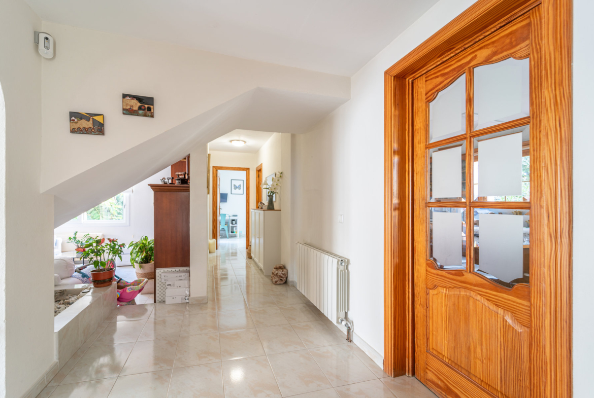 Chalet con piscina y vistas al mar en Ciudad Jardín, Palma — 261 m², 5 dorm., 3 plantas