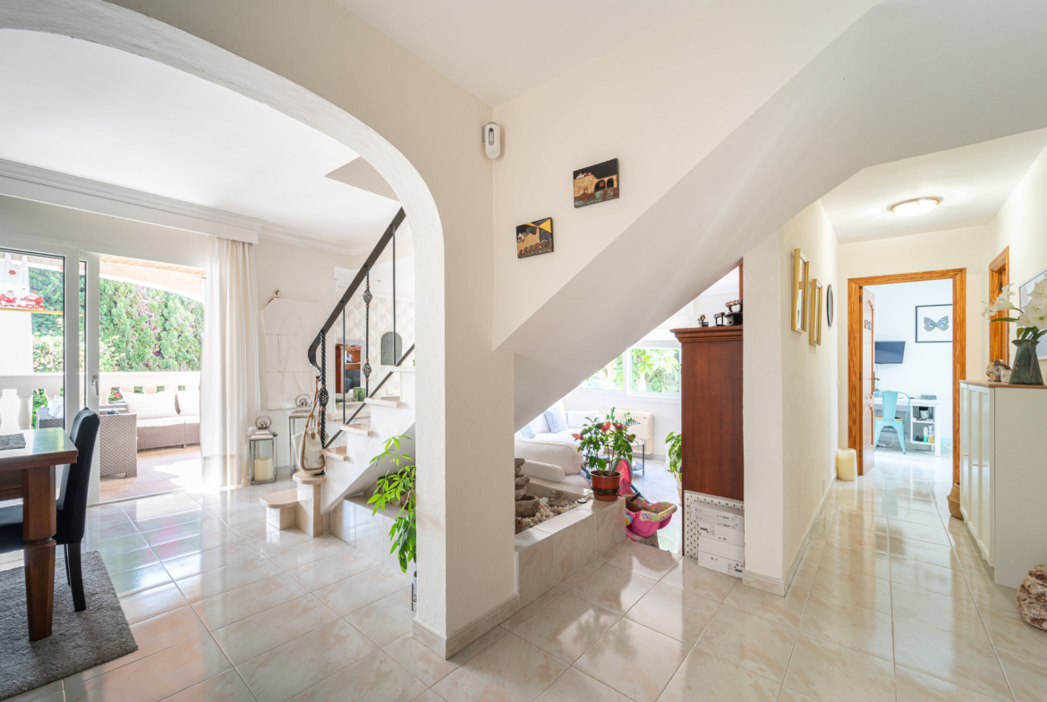 Chalet con piscina y vistas al mar en Ciudad Jardín, Palma — 261 m², 5 dorm., 3 plantas