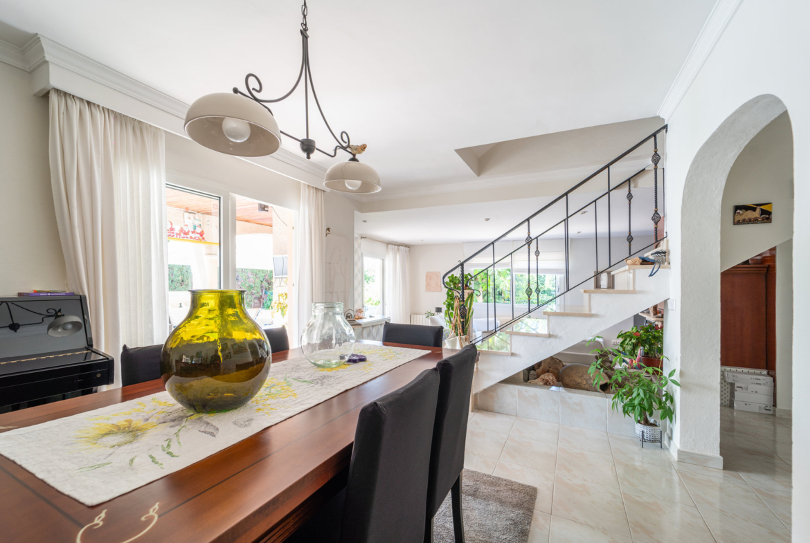 Chalet con piscina y vistas al mar en Ciudad Jardín, Palma — 261 m², 5 dorm., 3 plantas