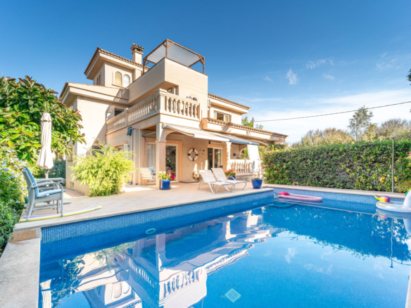 Chalet con piscina y vistas al mar en Ciudad Jardín, Palma — 261 m², 5 dorm., 3 plantas