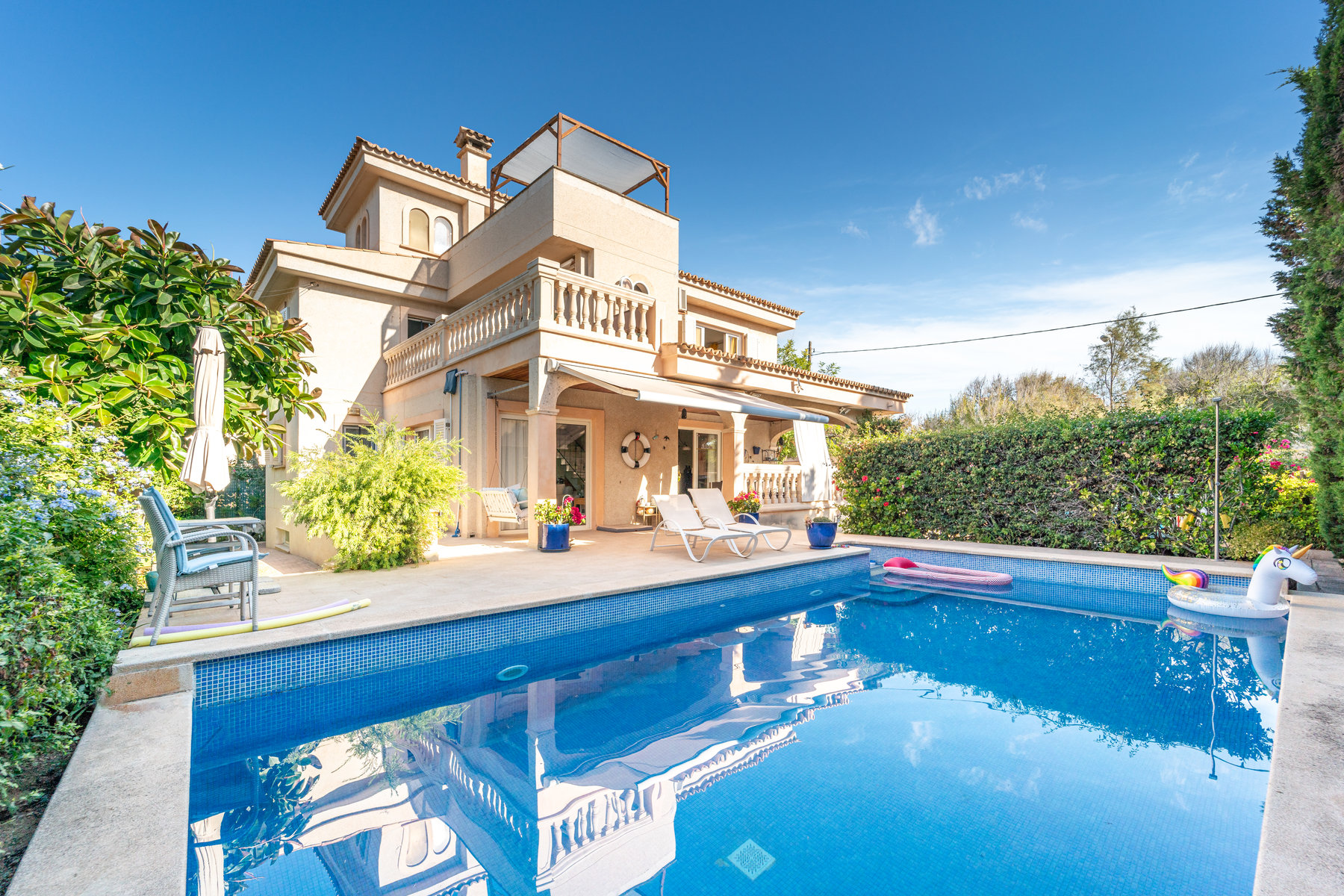 1427-Amazing-villa-for-sale-with-swimming-pool-next-to-the-sea-in-Ciudad-Jardin-Palma.2.jpg Chalet con piscina y vistas al mar en Ciudad Jardín, Palma — 261 m², 5 dorm., 3 plantas
