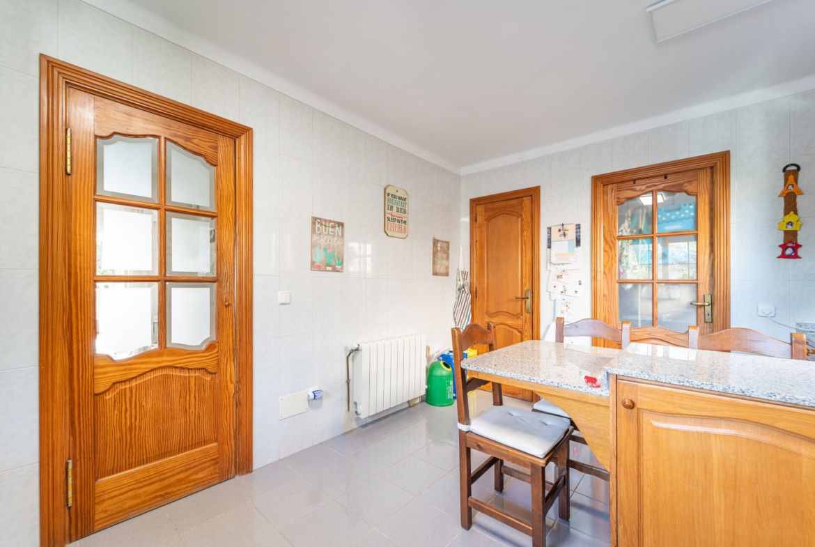 Chalet con piscina y vistas al mar en Ciudad Jardín, Palma — 261 m², 5 dorm., 3 plantas