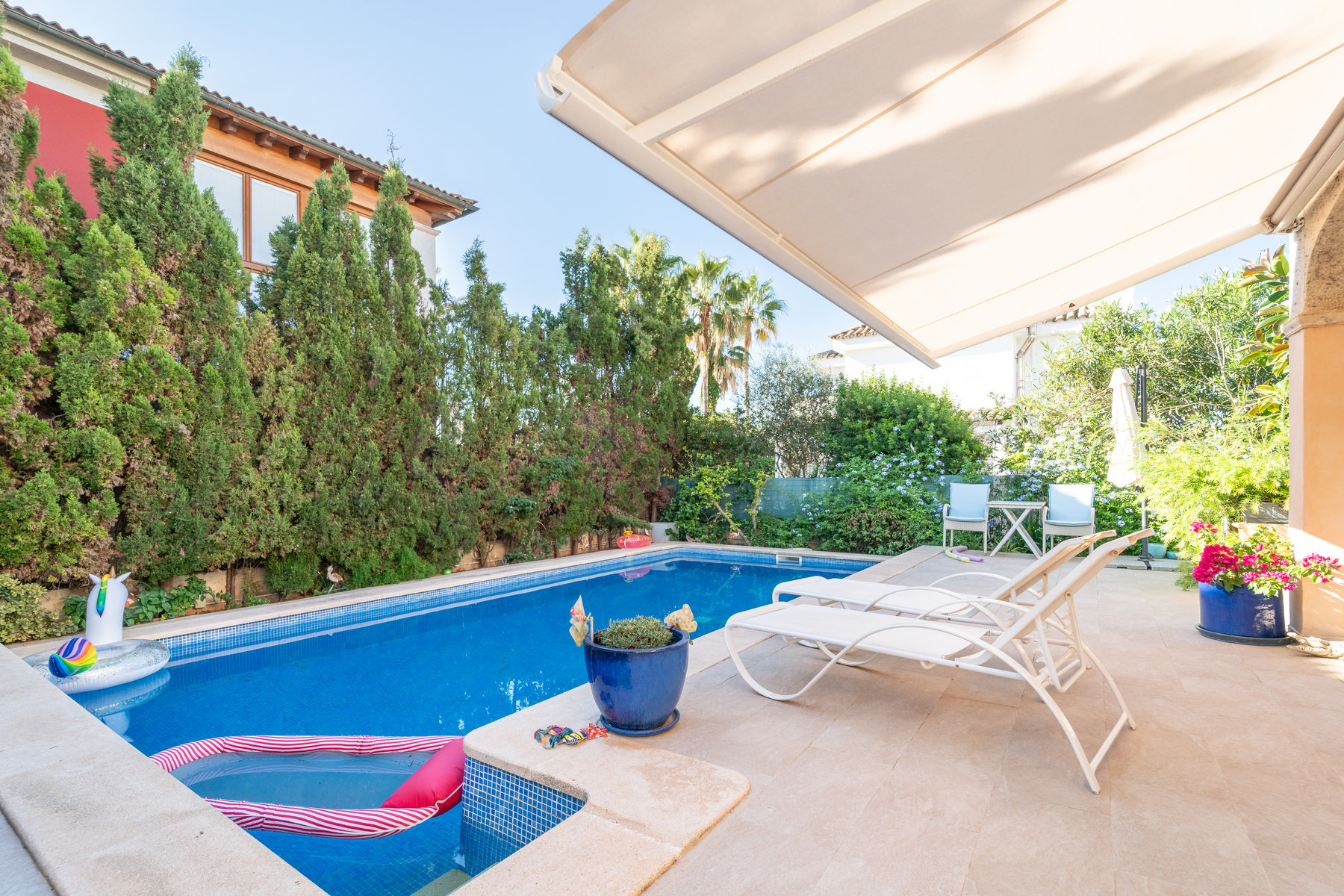 1427-Amazing-villa-for-sale-with-swimming-pool-next-to-the-sea-in-Ciudad-Jardin-Palma.3.jpg Chalet con piscina y vistas al mar en Ciudad Jardín, Palma — 261 m², 5 dorm., 3 plantas