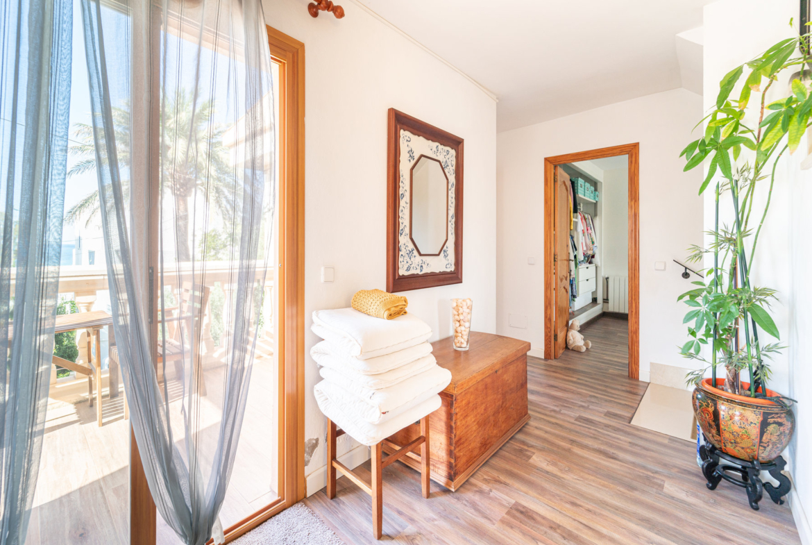 Chalet con piscina y vistas al mar en Ciudad Jardín, Palma — 261 m², 5 dorm., 3 plantas