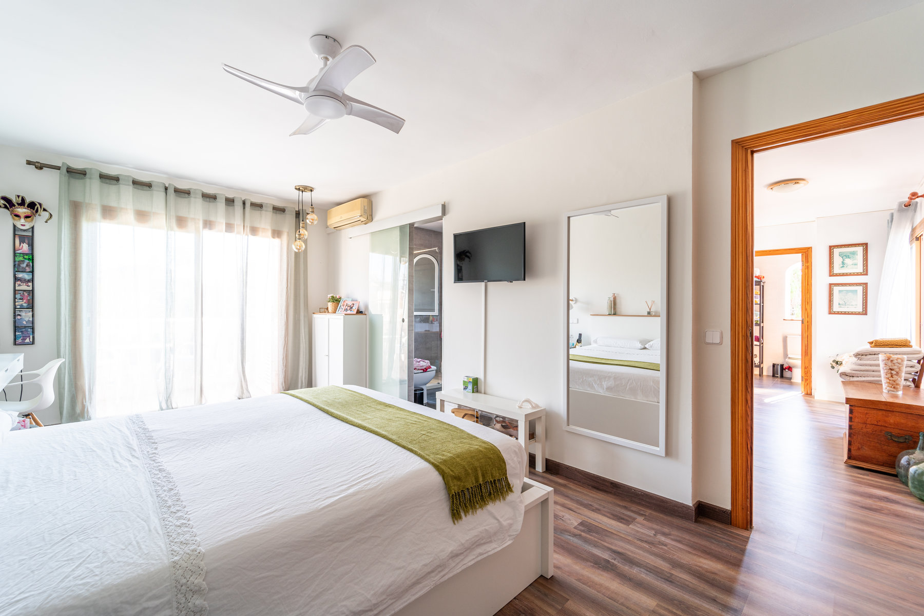 1427-Amazing-villa-for-sale-with-swimming-pool-next-to-the-sea-in-Ciudad-Jardin-Palma.33.jpg Chalet con piscina y vistas al mar en Ciudad Jardín, Palma — 261 m², 5 dorm., 3 plantas
