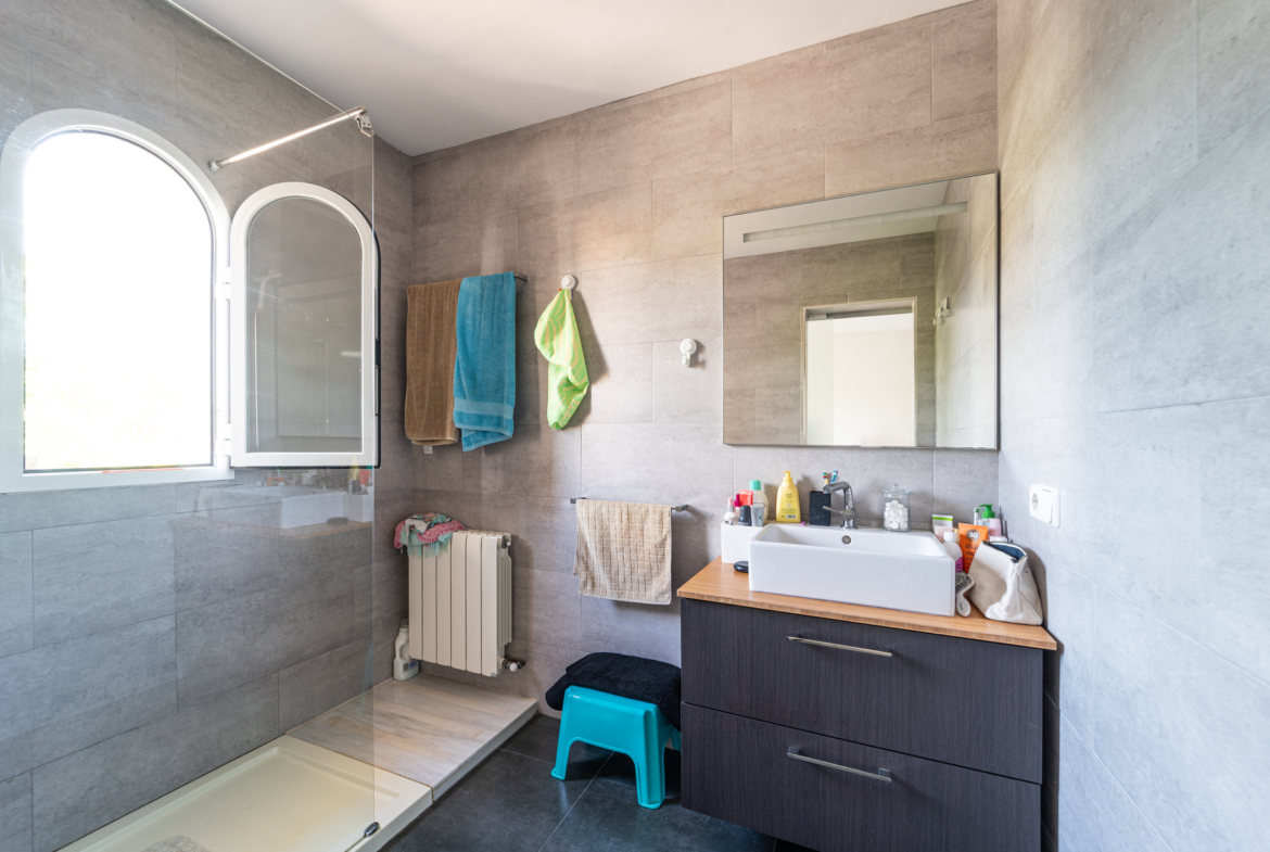 Chalet con piscina y vistas al mar en Ciudad Jardín, Palma — 261 m², 5 dorm., 3 plantas