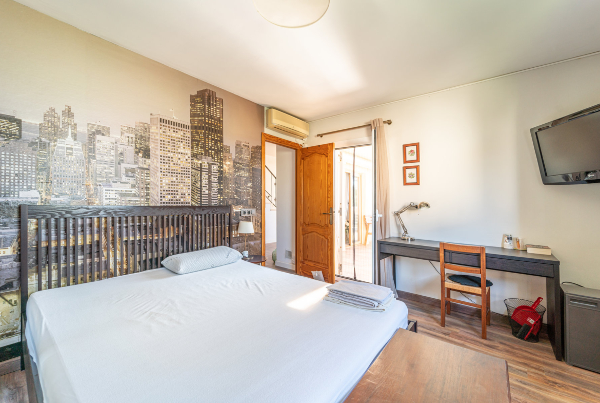 Chalet con piscina y vistas al mar en Ciudad Jardín, Palma — 261 m², 5 dorm., 3 plantas