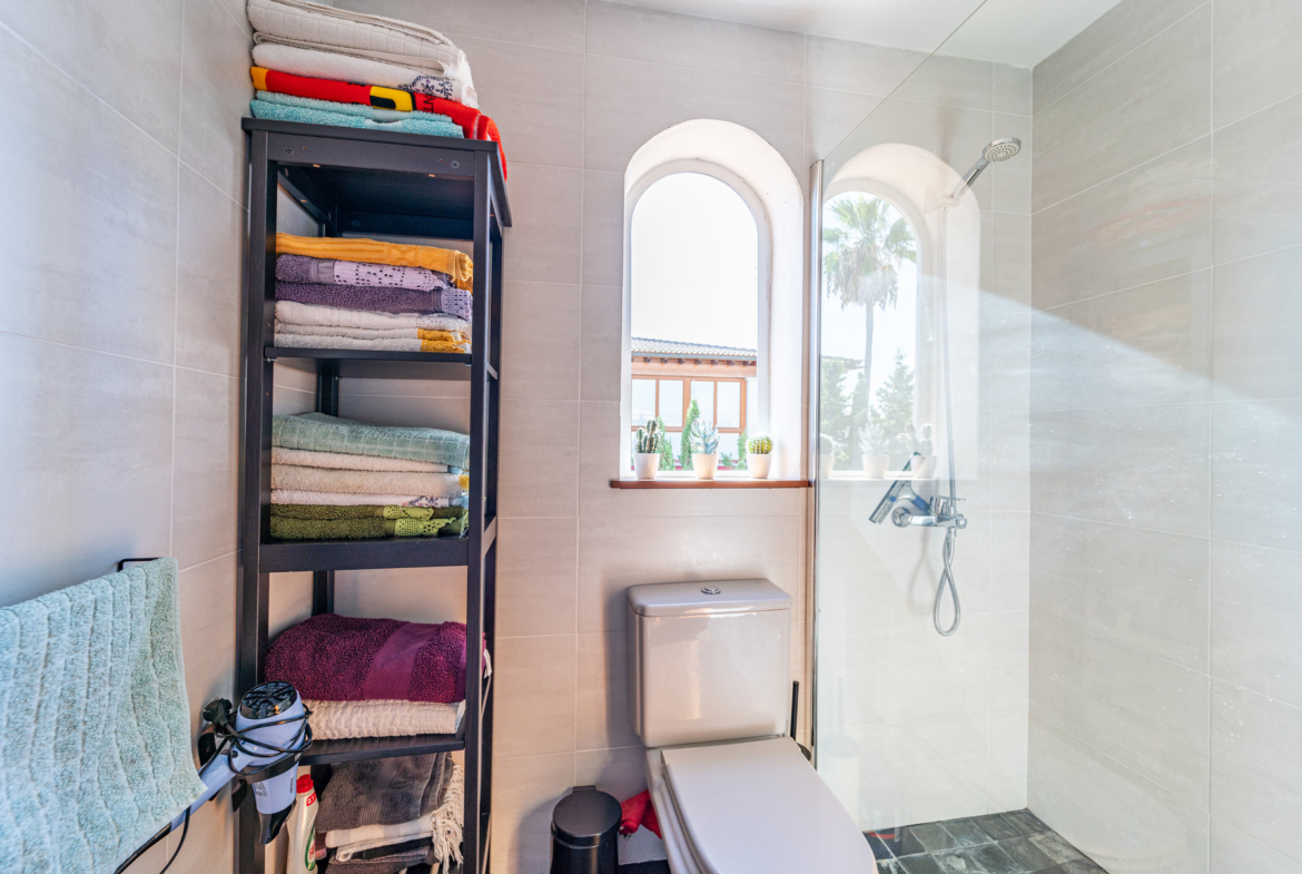 Chalet con piscina y vistas al mar en Ciudad Jardín, Palma — 261 m², 5 dorm., 3 plantas