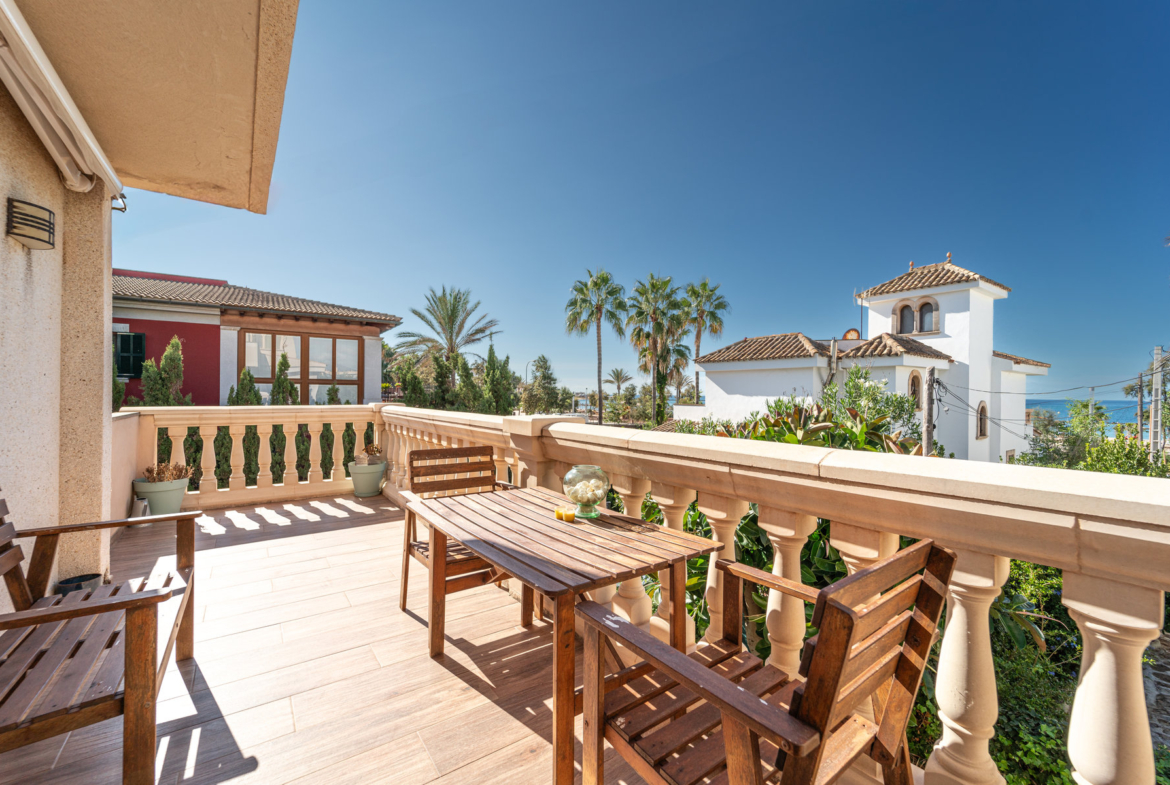 Chalet con piscina y vistas al mar en Ciudad Jardín, Palma — 261 m², 5 dorm., 3 plantas