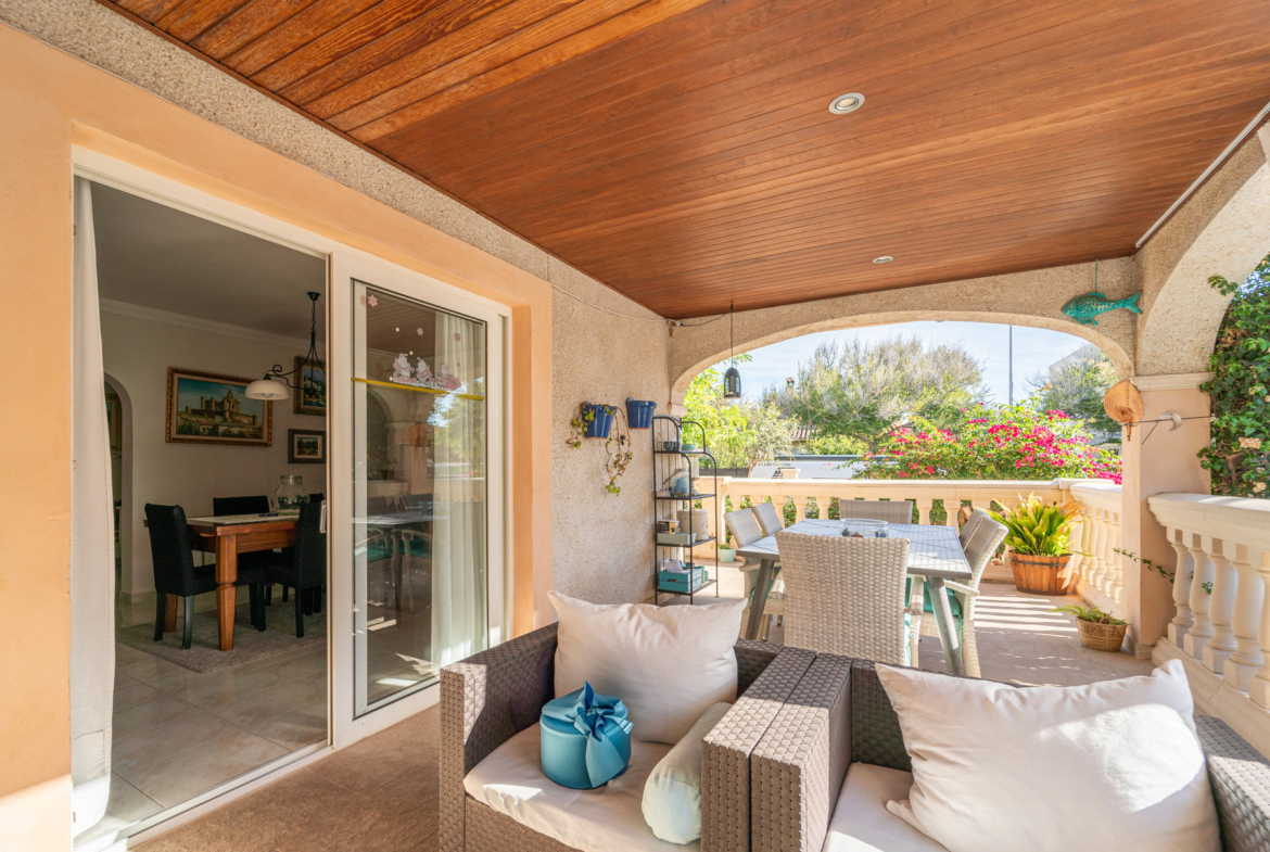 Chalet con piscina y vistas al mar en Ciudad Jardín, Palma — 261 m², 5 dorm., 3 plantas