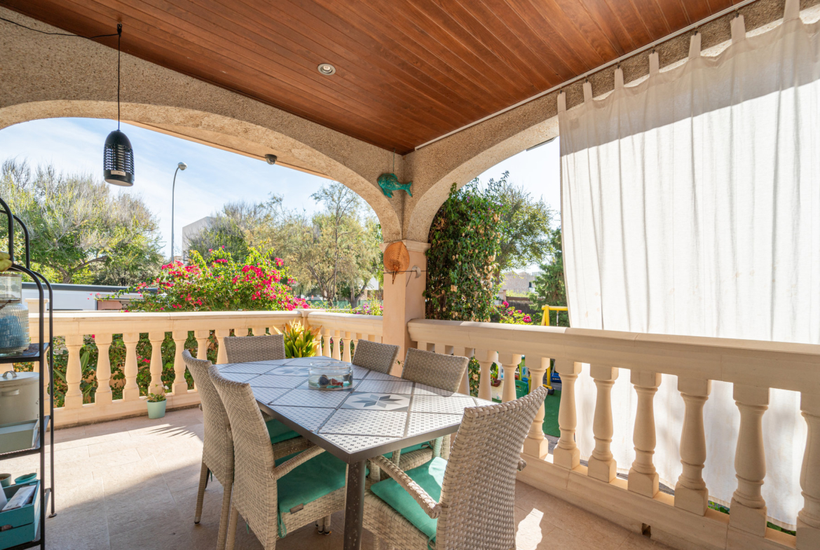 Chalet con piscina y vistas al mar en Ciudad Jardín, Palma — 261 m², 5 dorm., 3 plantas