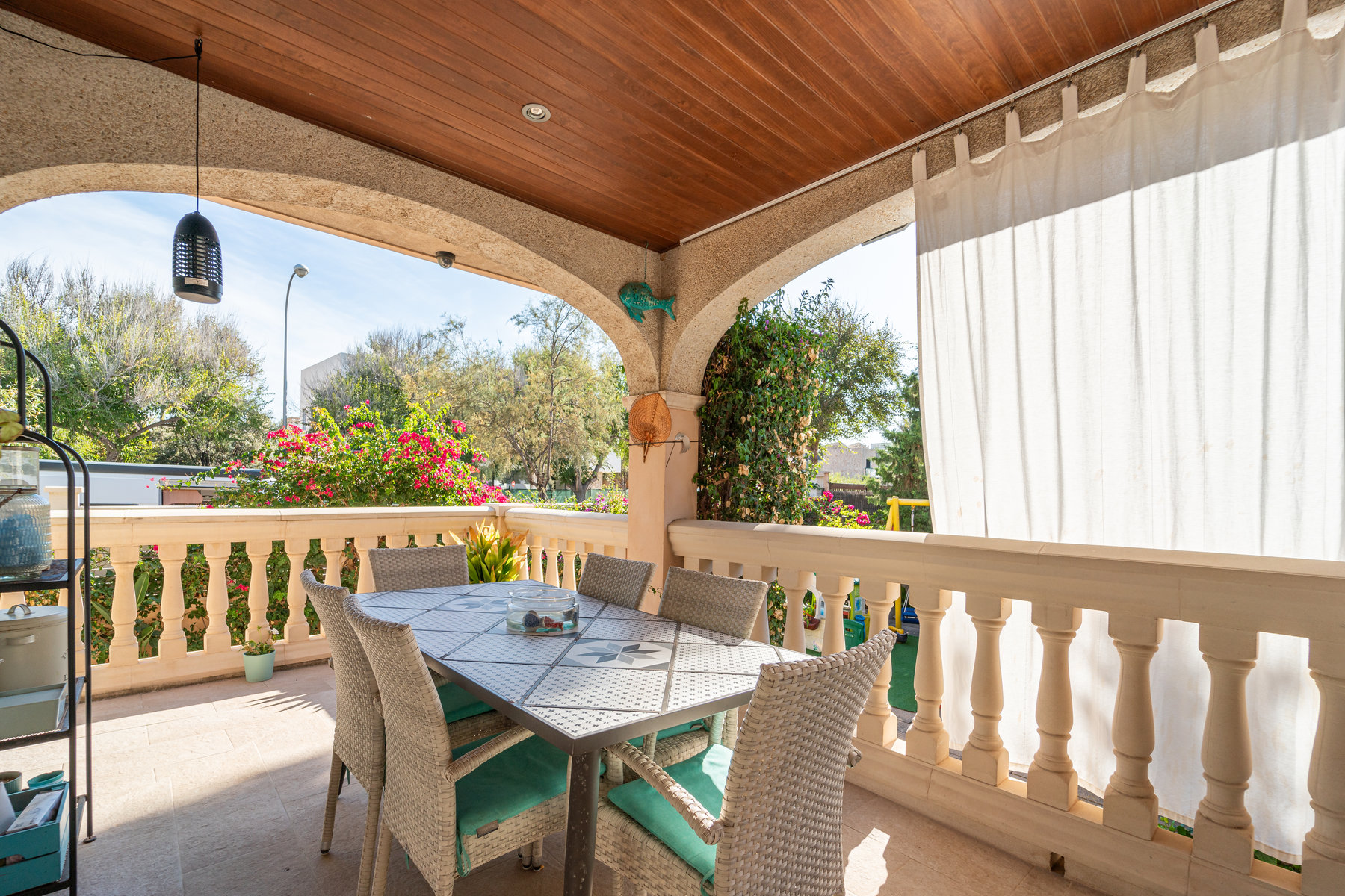 1427-Amazing-villa-for-sale-with-swimming-pool-next-to-the-sea-in-Ciudad-Jardin-Palma.8.jpg Chalet con piscina y vistas al mar en Ciudad Jardín, Palma — 261 m², 5 dorm., 3 plantas