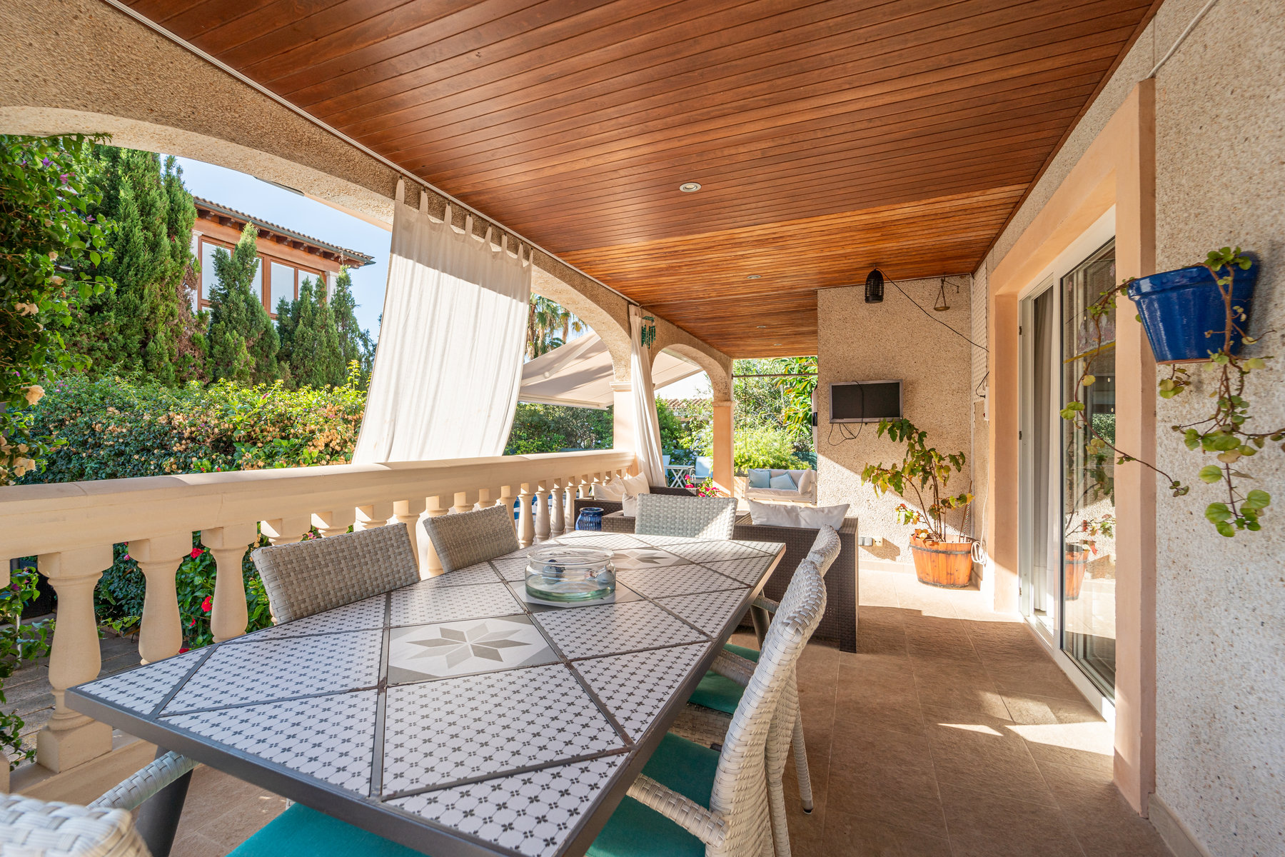 1427-Amazing-villa-for-sale-with-swimming-pool-next-to-the-sea-in-Ciudad-Jardin-Palma.9.jpg Chalet con piscina y vistas al mar en Ciudad Jardín, Palma — 261 m², 5 dorm., 3 plantas