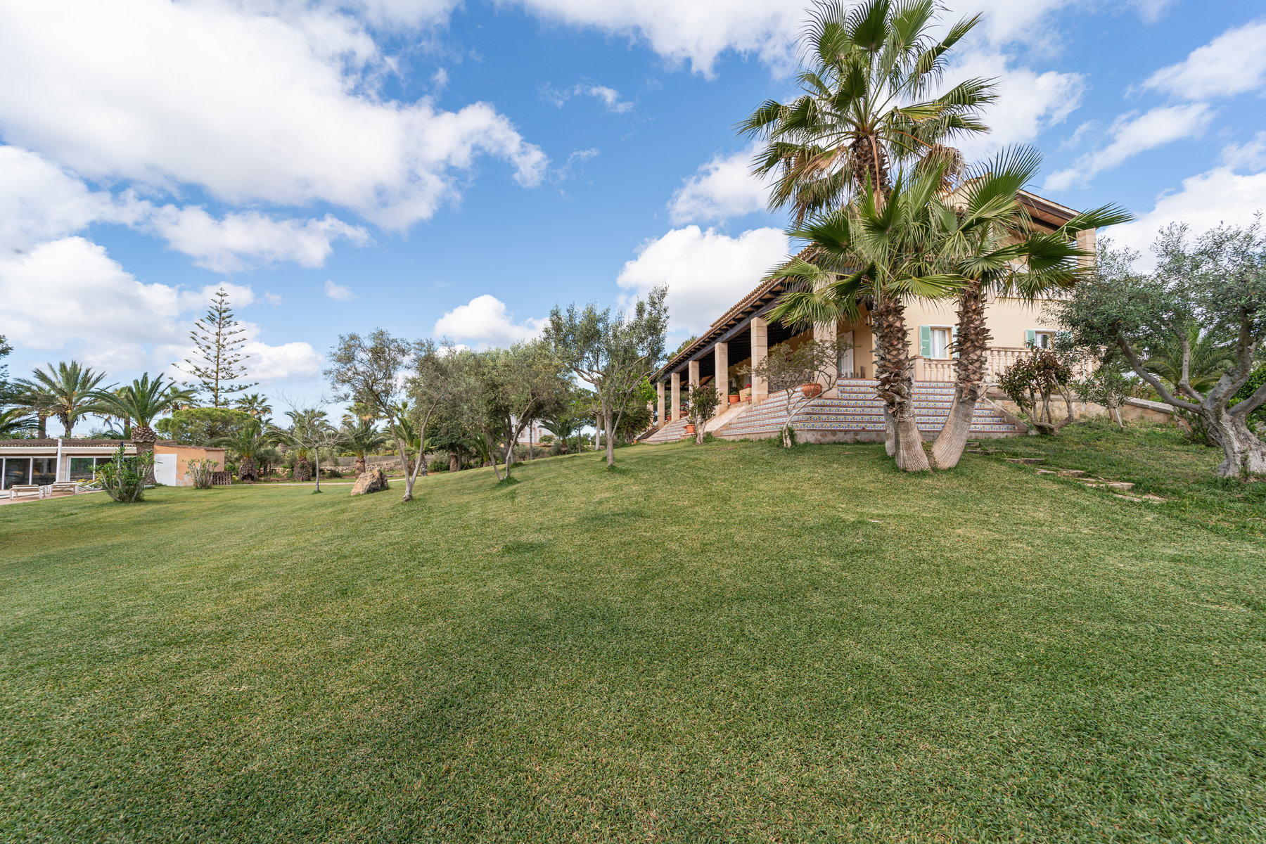 1434-Country-house-with-swimming-pool-in-Colonia-Sant-Jordi-03.jpg Casa de campo con vistas al mar en Colonia de Sant Jordi — 307 m², 5 dorm., piscina salada 52 m²