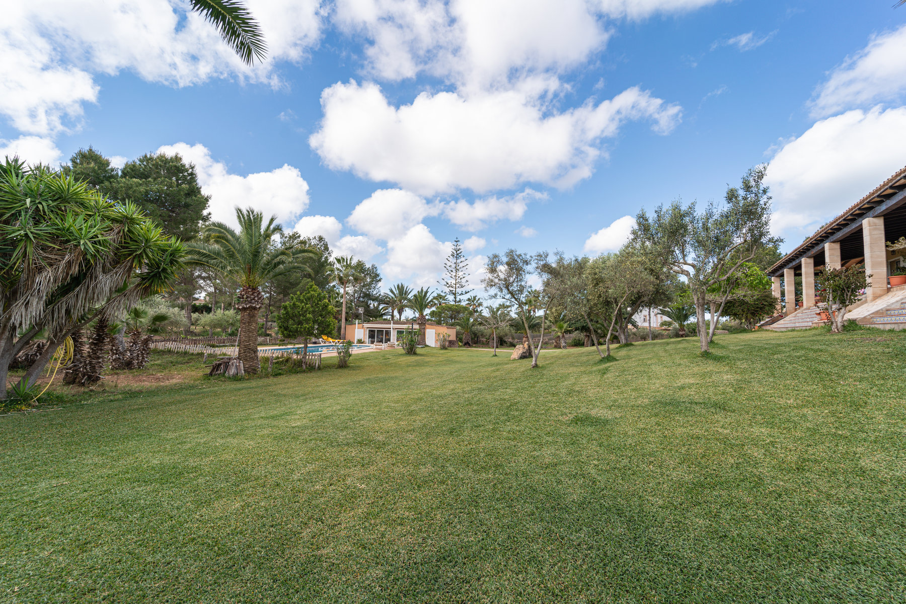 1434-Country-house-with-swimming-pool-in-Colonia-Sant-Jordi-04.jpg Casa de campo con vistas al mar en Colonia de Sant Jordi — 307 m², 5 dorm., piscina salada 52 m²