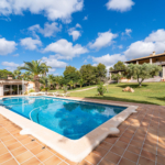 Casa de campo con vistas al mar en Colonia de Sant Jordi — 307 m², 5 dorm., piscina salada 52 m²