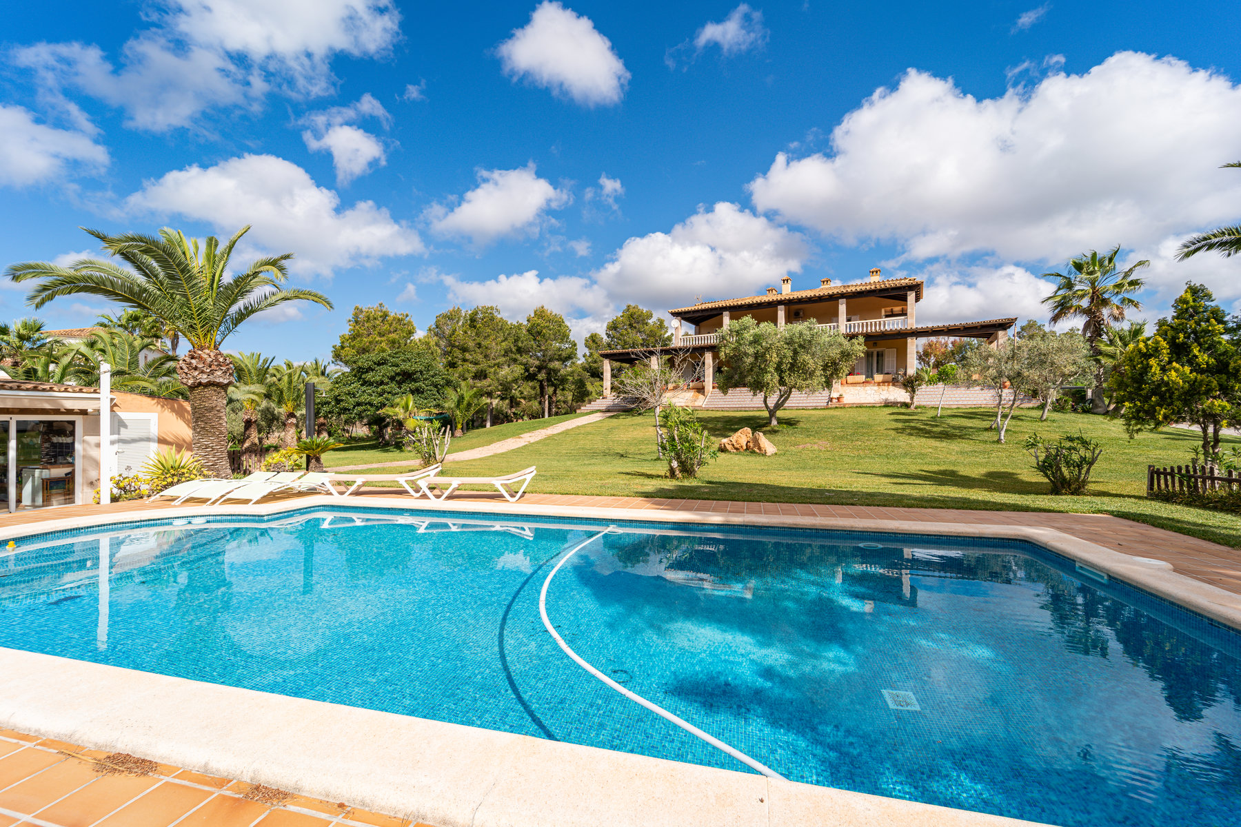 1434-Country-house-with-swimming-pool-in-Colonia-Sant-Jordi-08.jpg Casa de campo con vistas al mar en Colonia de Sant Jordi — 307 m², 5 dorm., piscina salada 52 m²