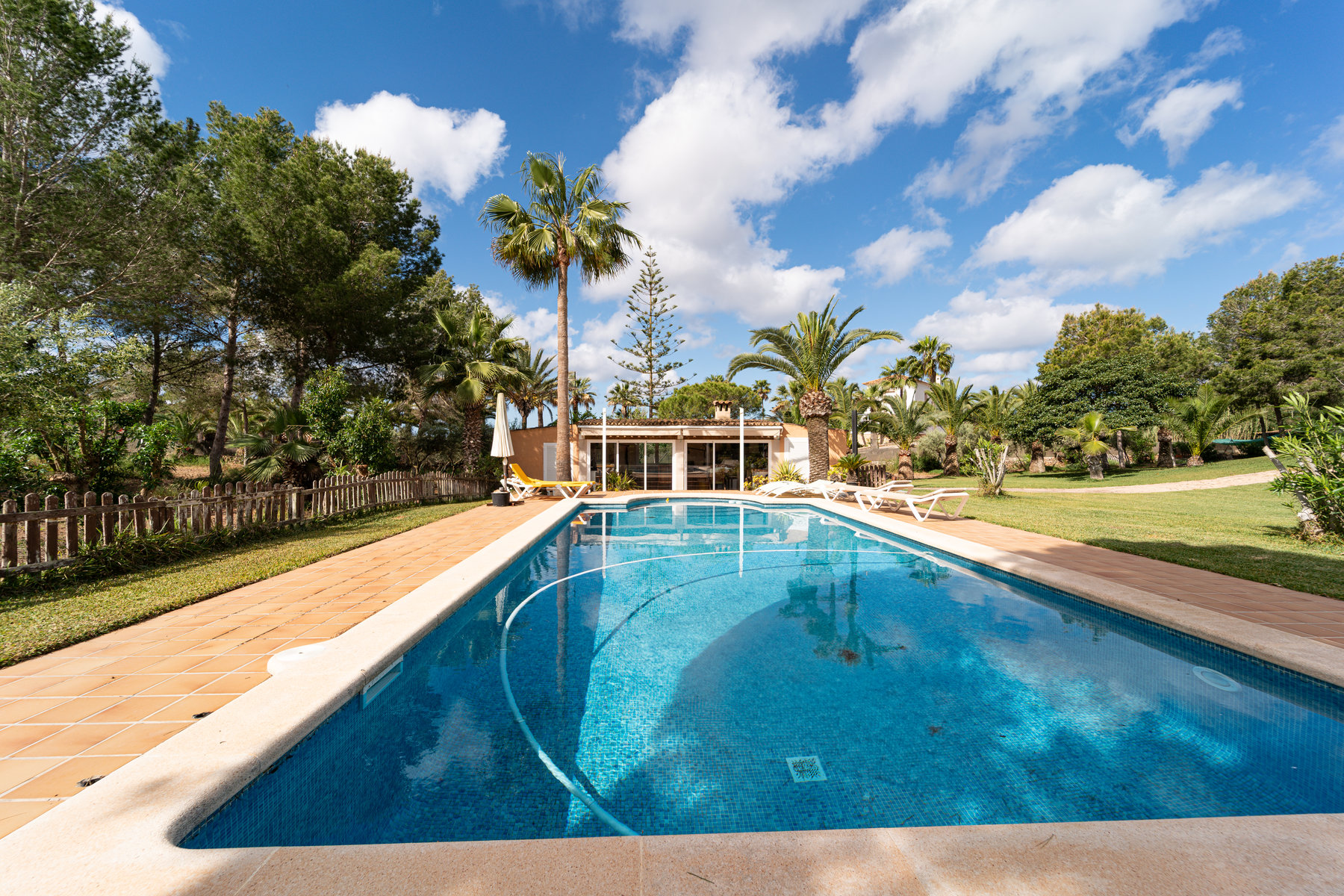 1434-Country-house-with-swimming-pool-in-Colonia-Sant-Jordi-09.jpg Casa de campo con vistas al mar en Colonia de Sant Jordi — 307 m², 5 dorm., piscina salada 52 m²
