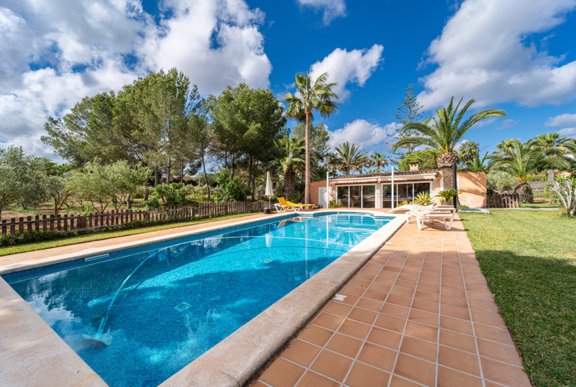 Casa de campo con vistas al mar en Colonia de Sant Jordi — 307 m², 5 dorm., piscina salada 52 m²
