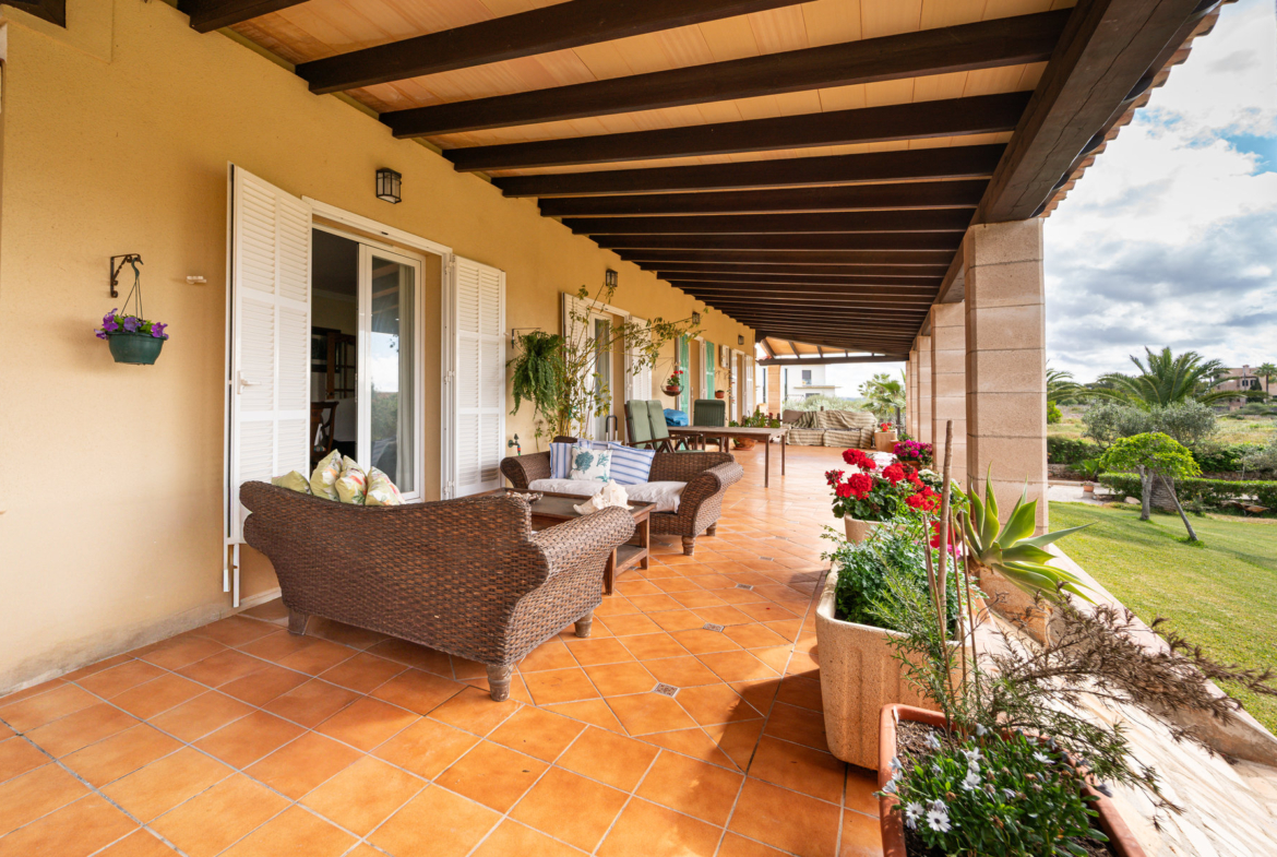 Casa de campo con vistas al mar en Colonia de Sant Jordi — 307 m², 5 dorm., piscina salada 52 m²